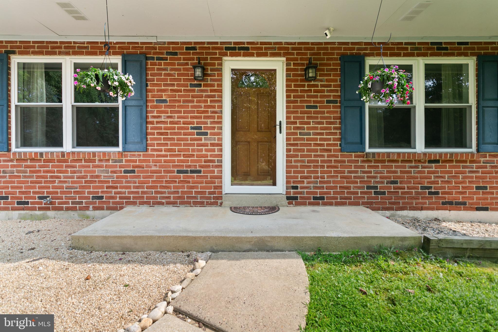 718 BICKING DRIVE