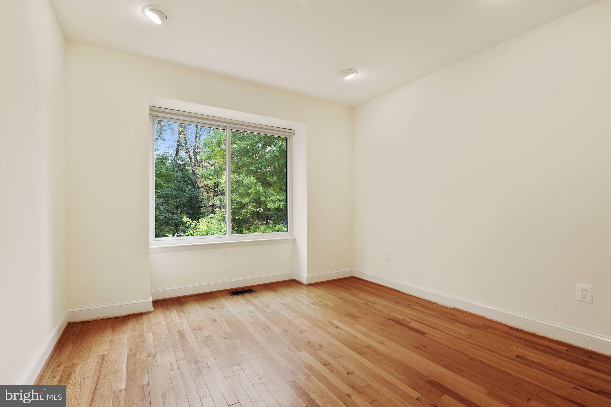 RESTON - Residential Lease