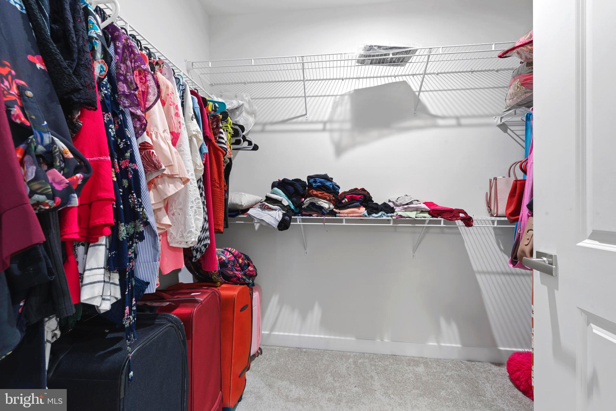 LOUDOUN VIEW CONDO FLATS - Residential Lease