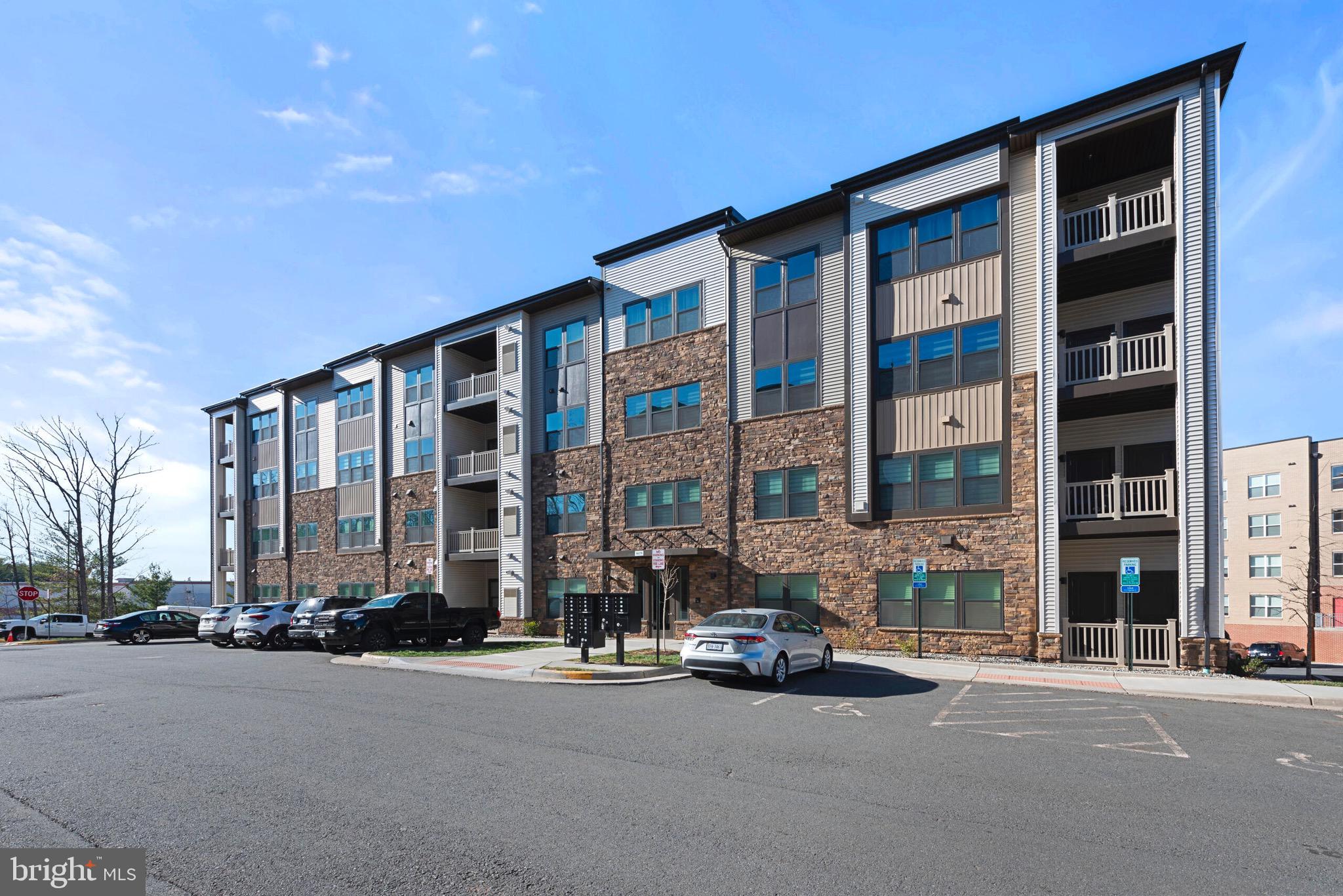 LOUDOUN VIEW CONDO FLATS - Residential Lease