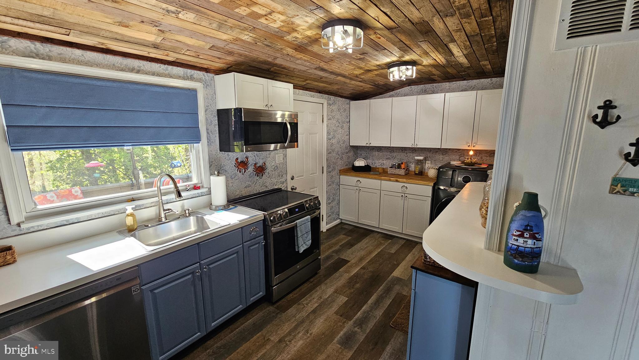 HOLIDAY BEACH - Residential