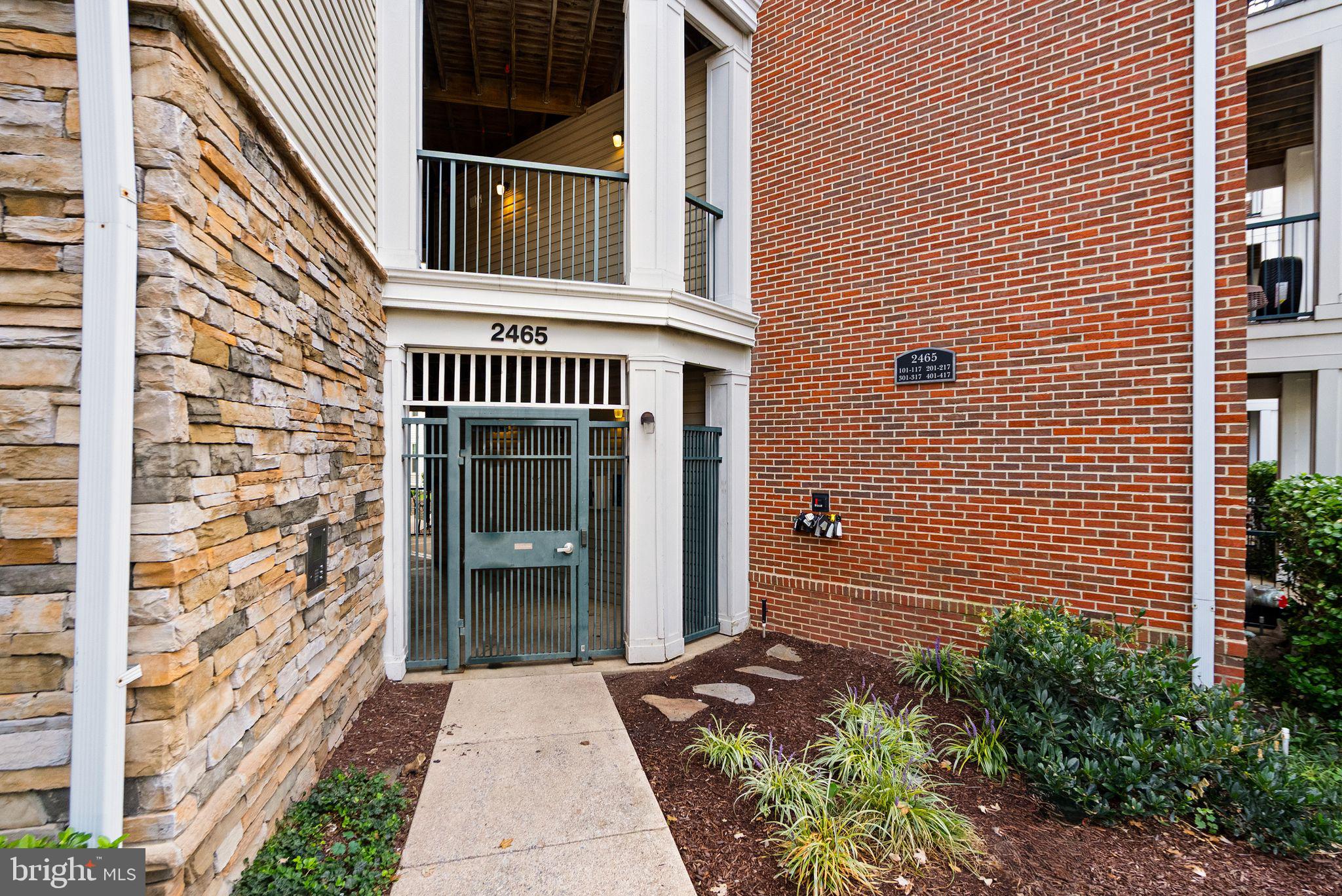 GROVE AT ARLINGTON - Residential