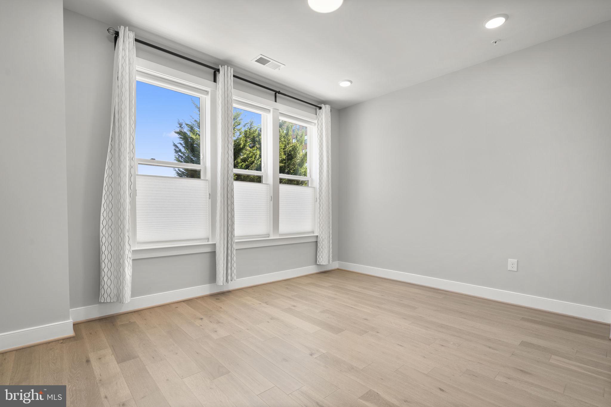 LOFTS AT RESTON STATION - Residential