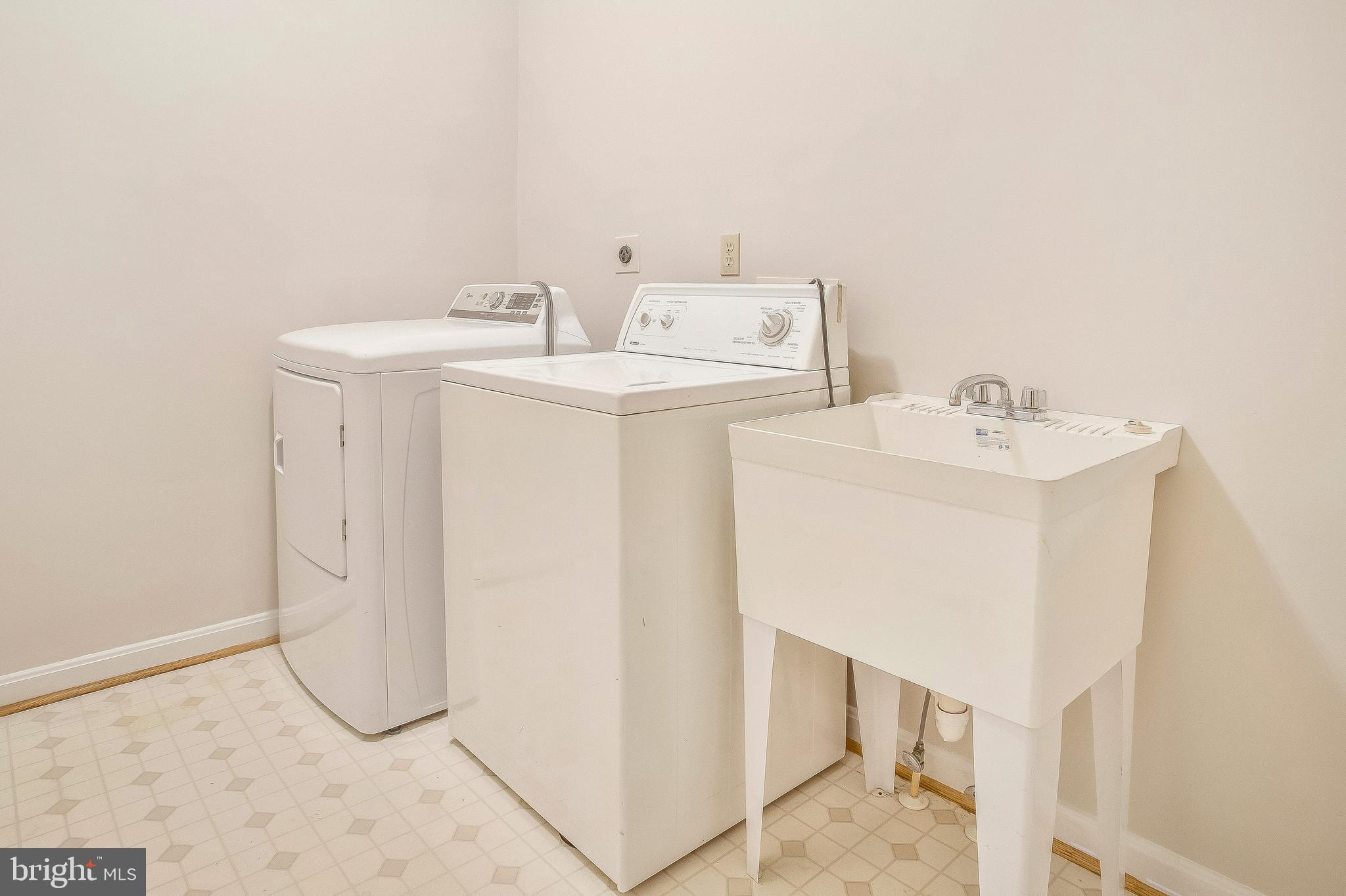 VILLAGE OF RIVER HILL - Residential