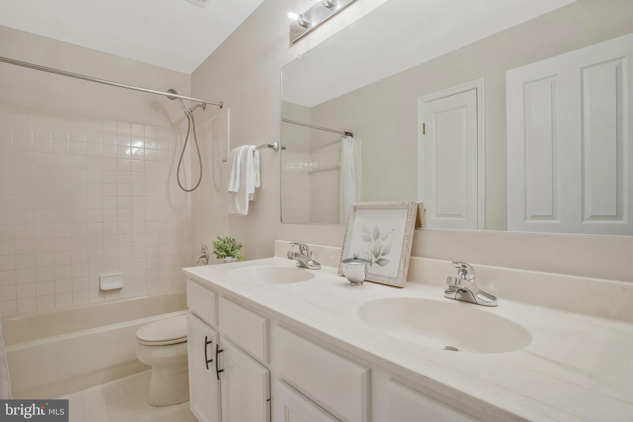 VILLAGE OF RIVER HILL - Residential