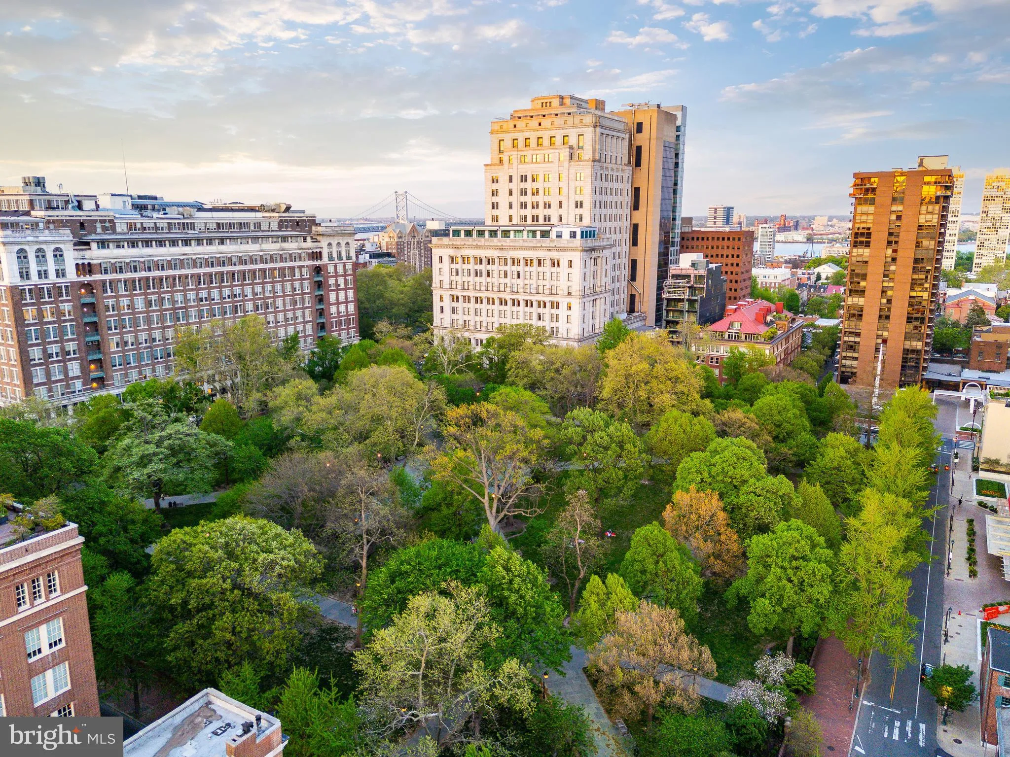 Philadelphia, Pennsylvania 19106, United States, 4 Bedrooms Bedrooms, ,4 BathroomsBathrooms,Residential,Contingent,120539