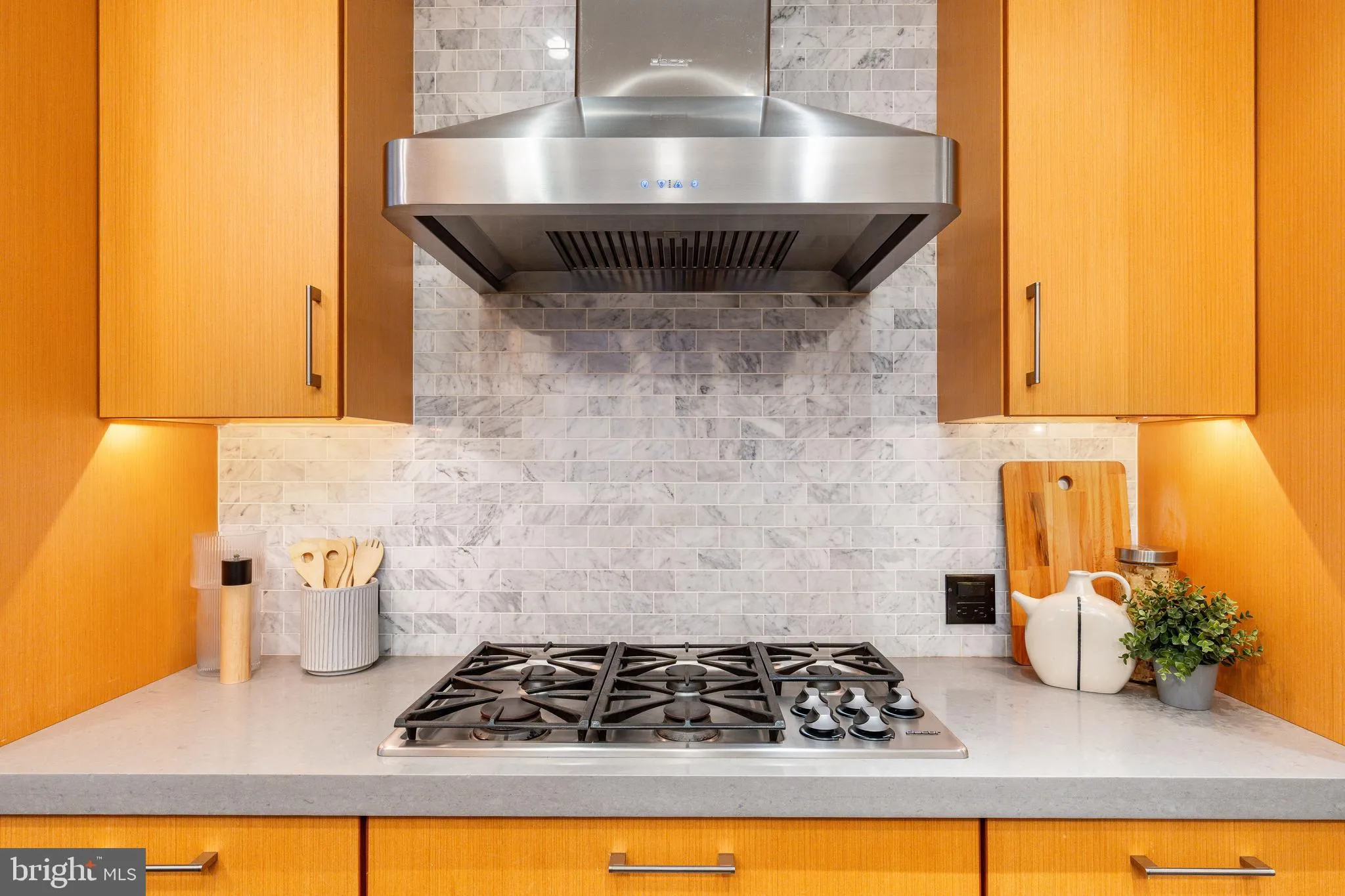 Philadelphia, Pennsylvania 19106, United States, 4 Bedrooms Bedrooms, ,4 BathroomsBathrooms,Residential,Contingent,120539