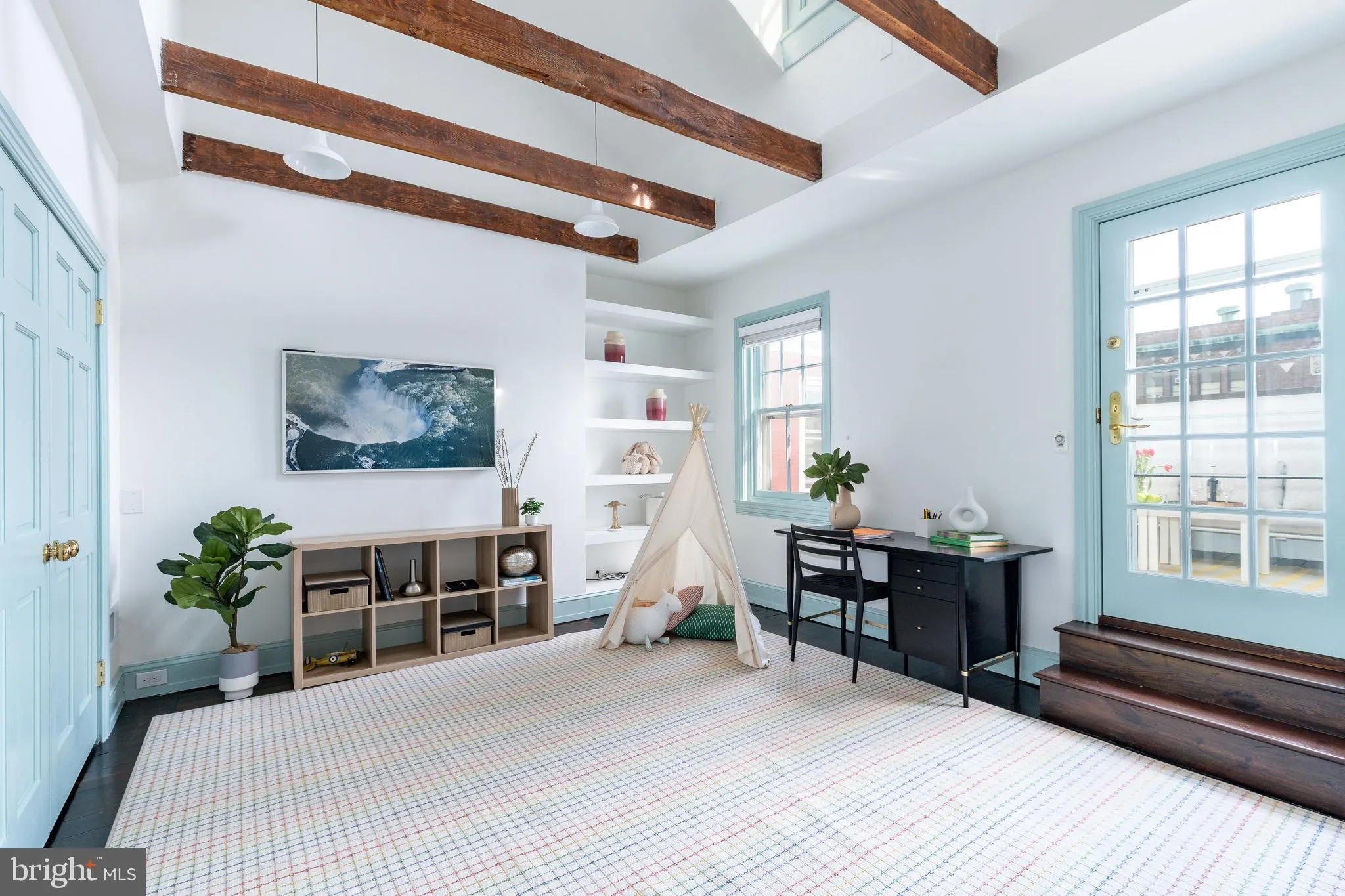 Philadelphia, Pennsylvania 19106, United States, 4 Bedrooms Bedrooms, ,4 BathroomsBathrooms,Residential,Contingent,120539