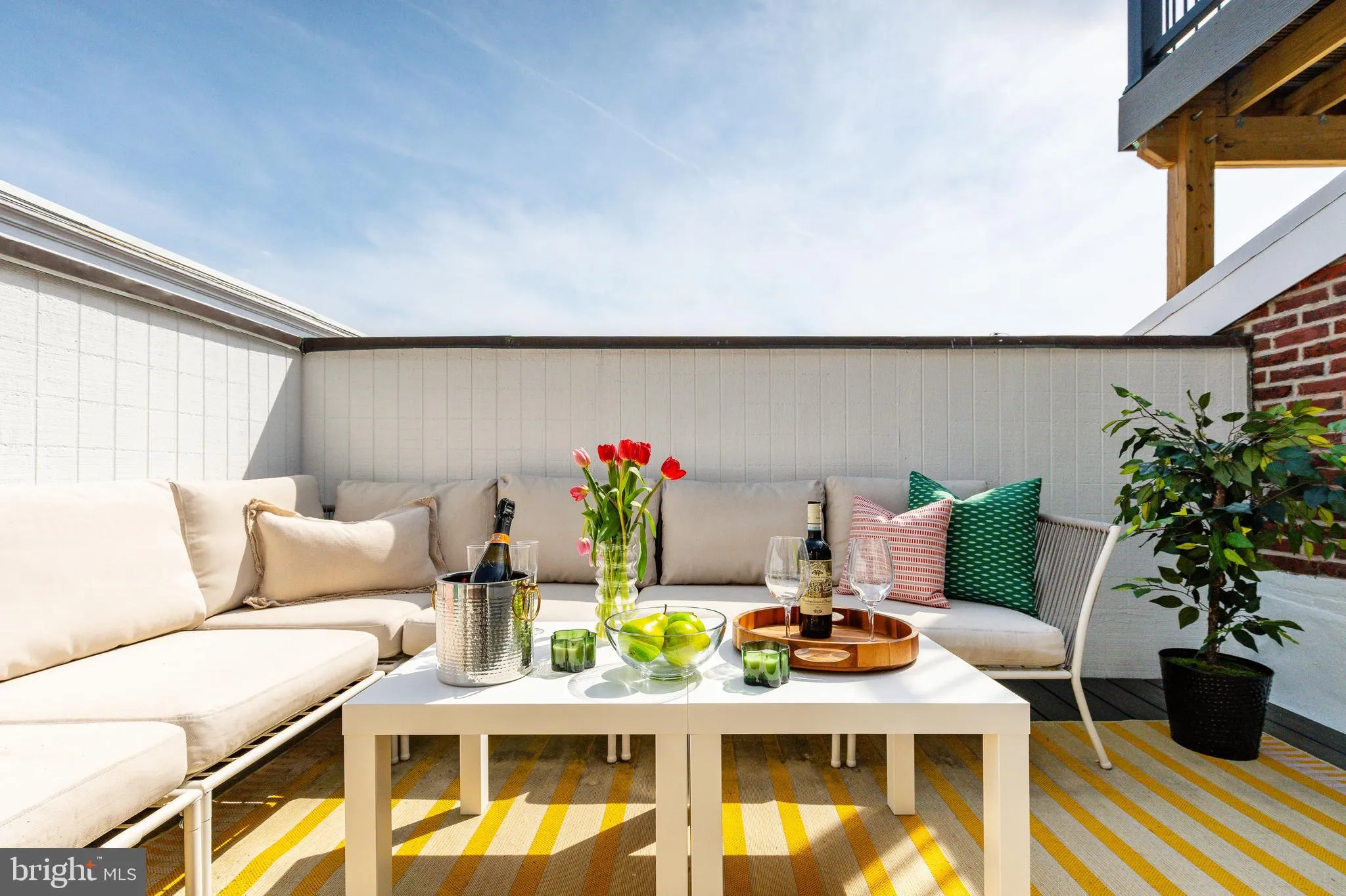 Philadelphia, Pennsylvania 19106, United States, 4 Bedrooms Bedrooms, ,4 BathroomsBathrooms,Residential,Contingent,120539