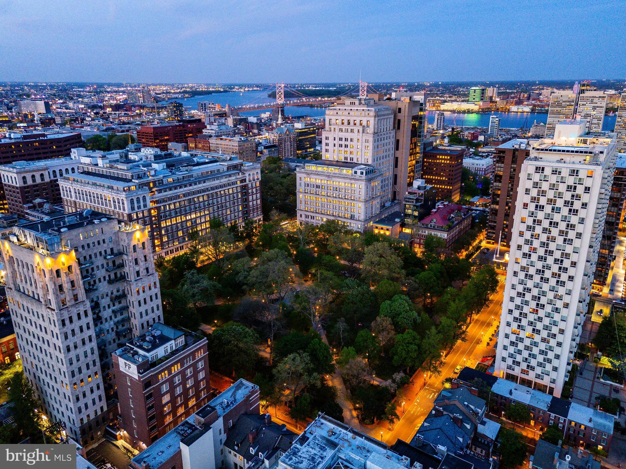 Philadelphia, Pennsylvania 19106, United States, 4 Bedrooms Bedrooms, ,4 BathroomsBathrooms,Residential,Contingent,120539