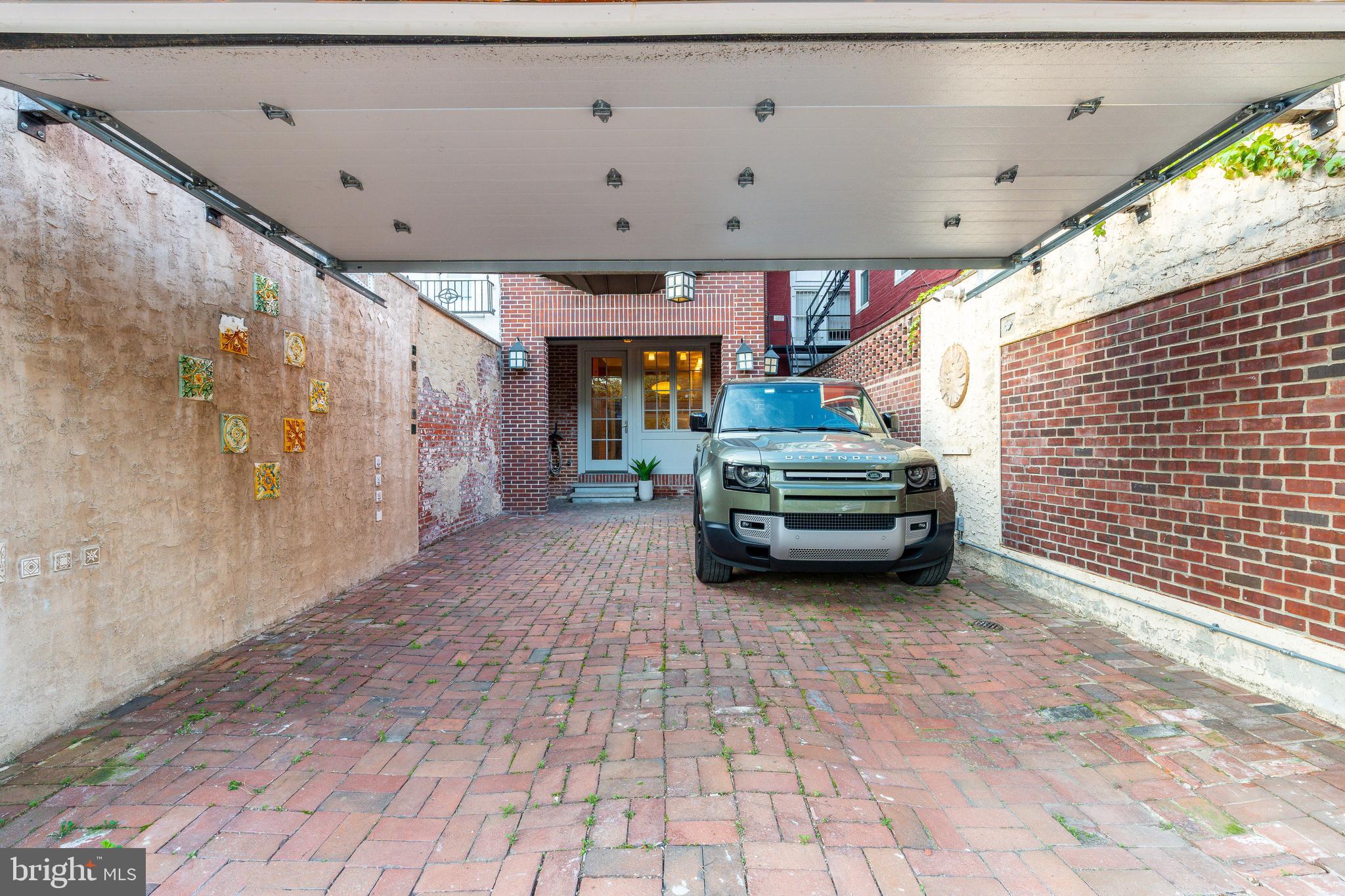 SOCIETY HILL - Residential