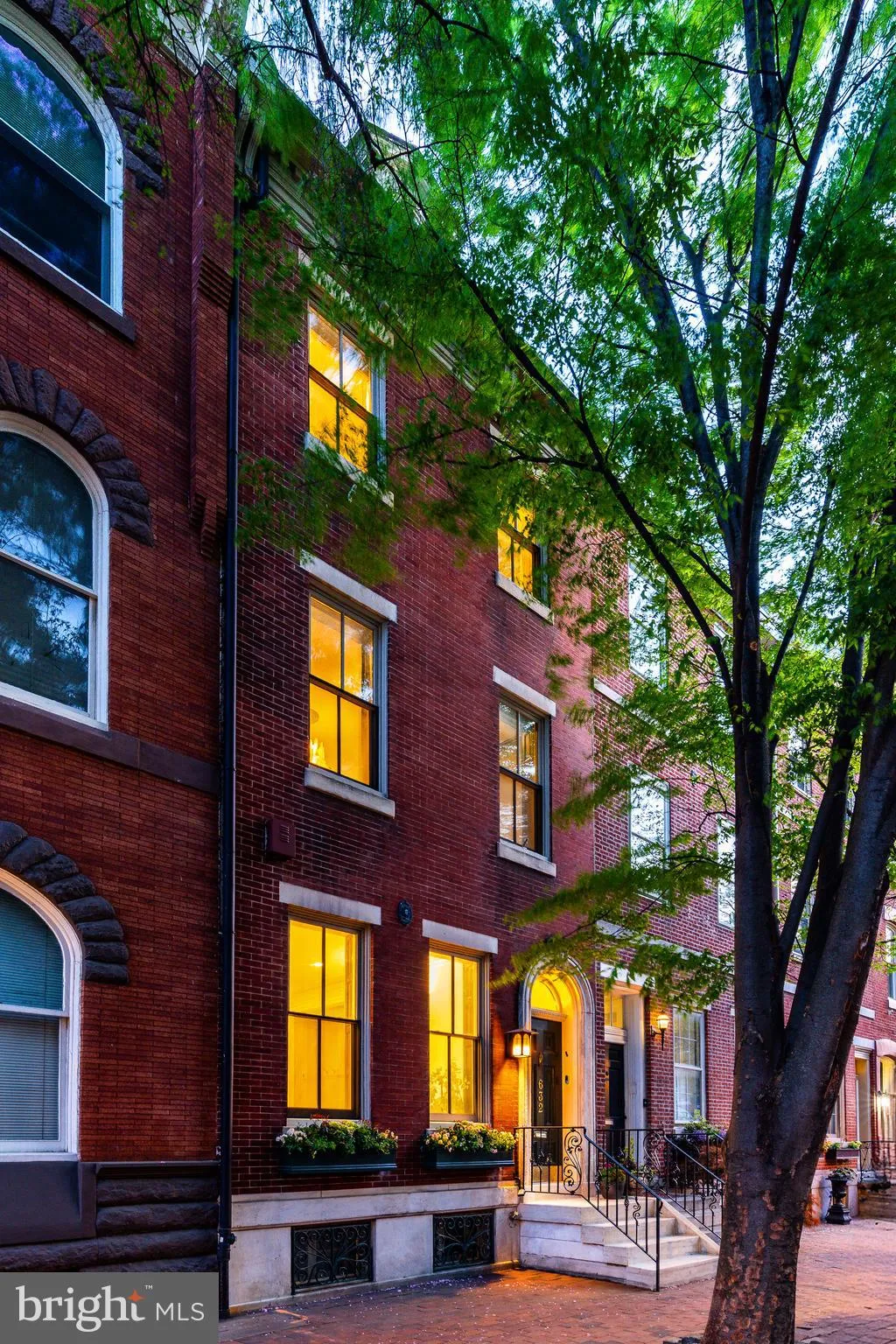 Philadelphia, Pennsylvania 19106, United States, 4 Bedrooms Bedrooms, ,4 BathroomsBathrooms,Residential,Contingent,120539