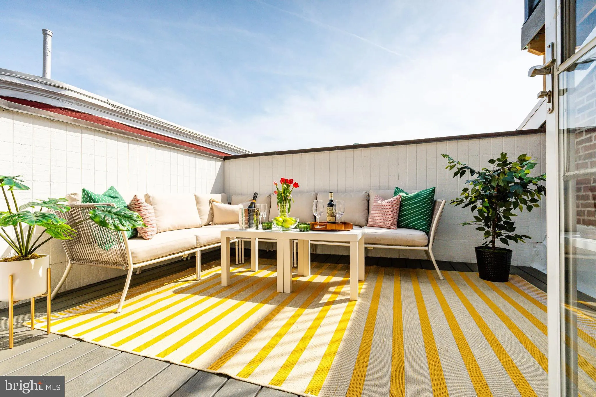 Philadelphia, Pennsylvania 19106, United States, 4 Bedrooms Bedrooms, ,4 BathroomsBathrooms,Residential,Contingent,120539