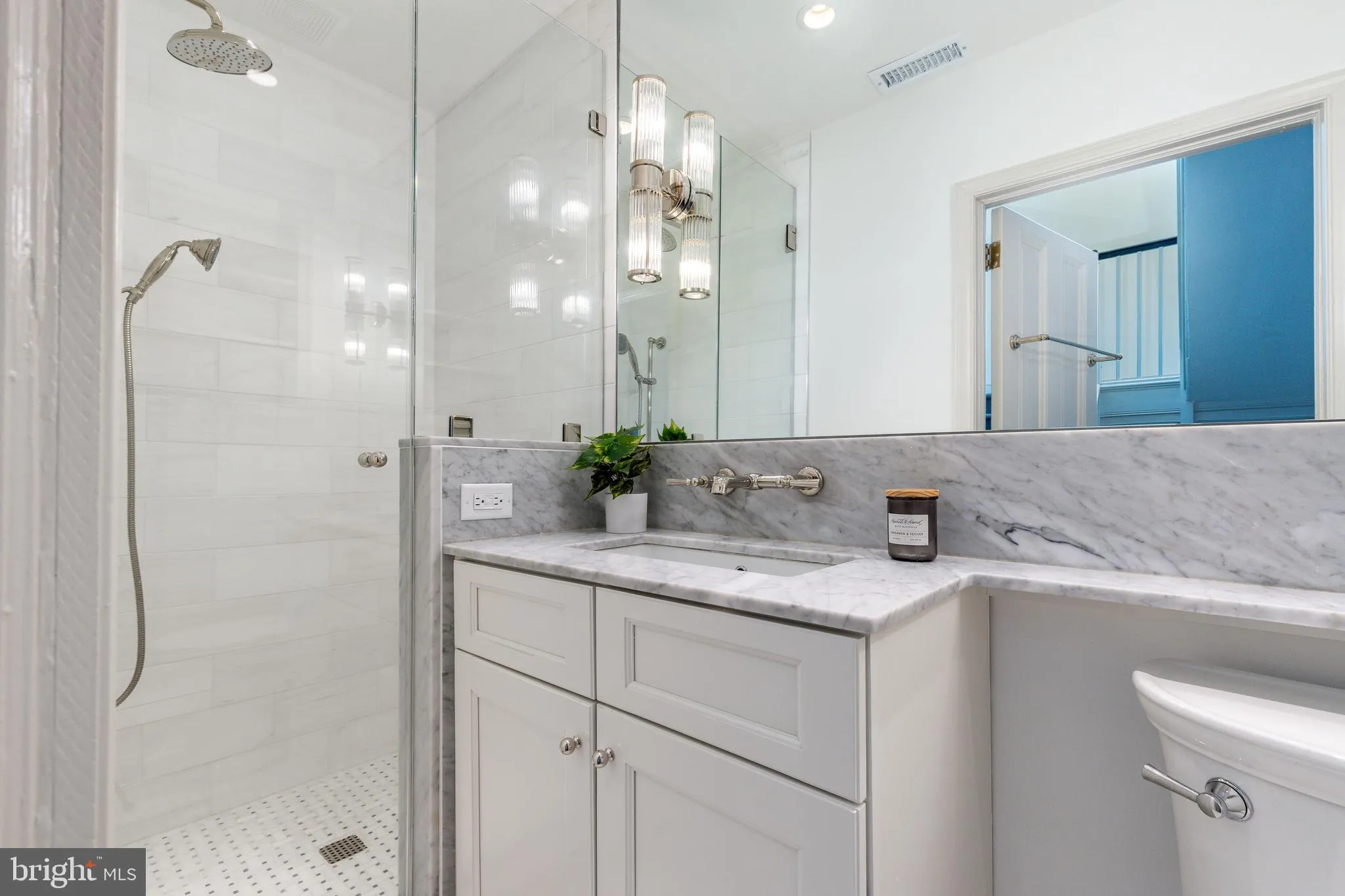 Philadelphia, Pennsylvania 19106, United States, 4 Bedrooms Bedrooms, ,4 BathroomsBathrooms,Residential,Contingent,120539