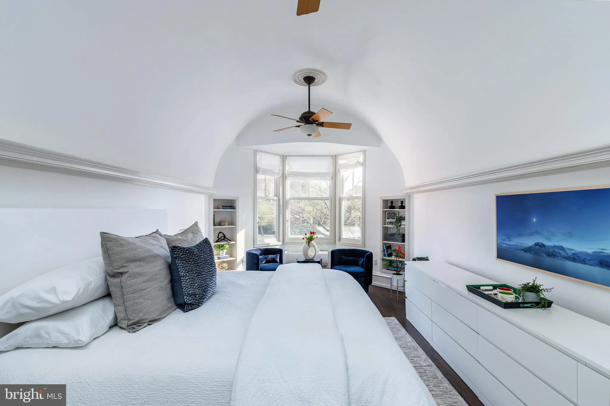 Philadelphia, Pennsylvania 19106, United States, 4 Bedrooms Bedrooms, ,4 BathroomsBathrooms,Residential,Contingent,120539