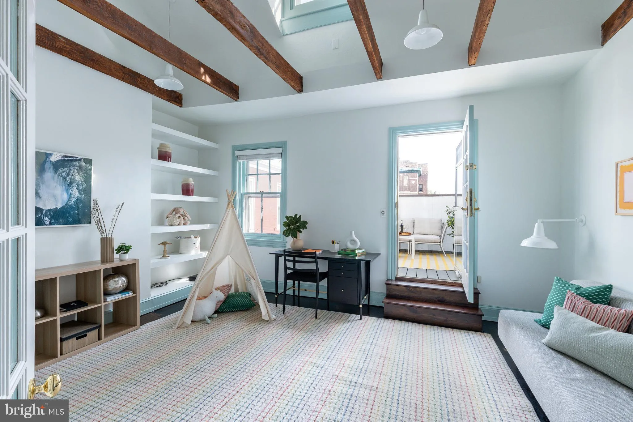 Philadelphia, Pennsylvania 19106, United States, 4 Bedrooms Bedrooms, ,4 BathroomsBathrooms,Residential,Contingent,120539