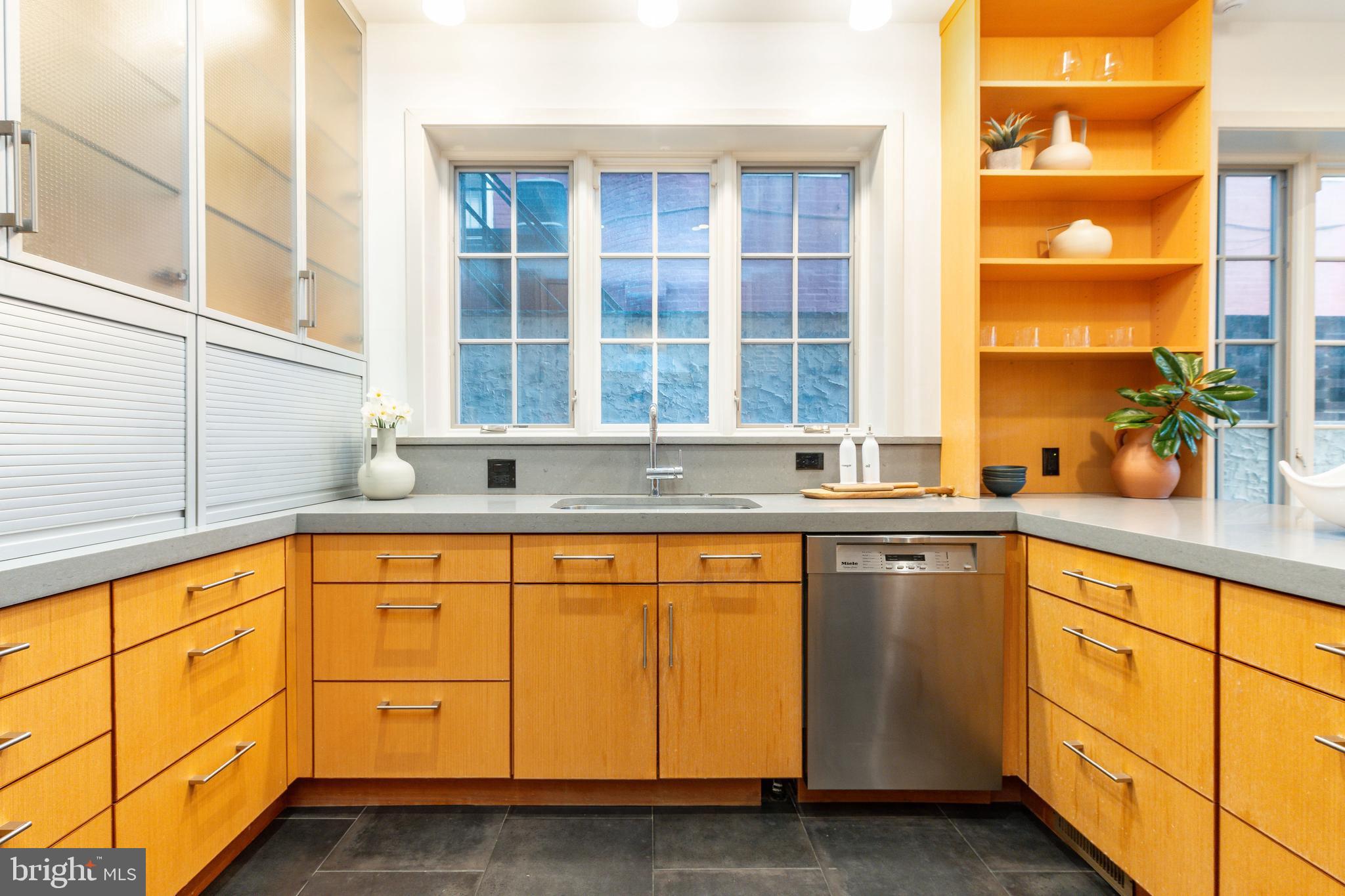 SOCIETY HILL - Residential