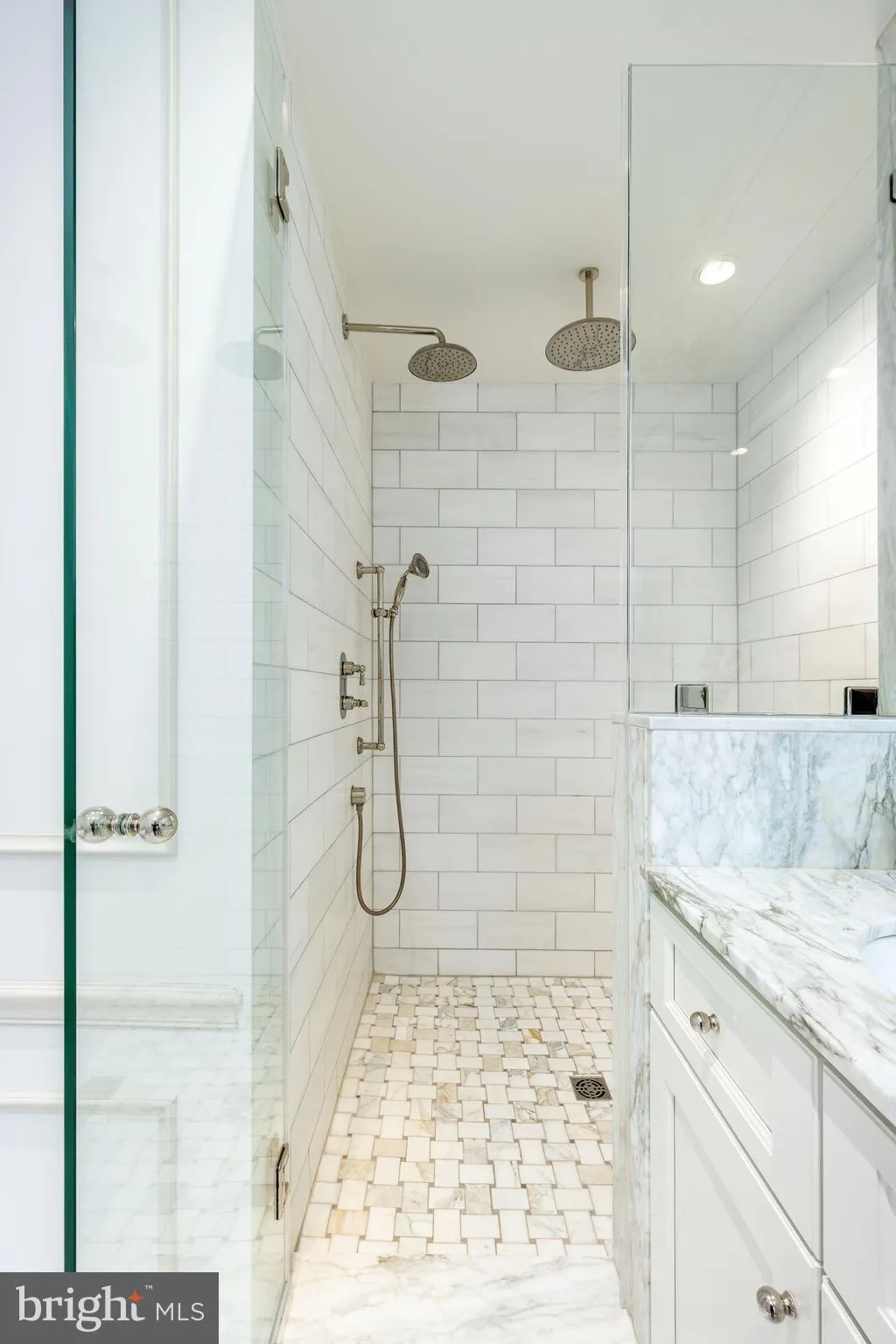 Philadelphia, Pennsylvania 19106, United States, 4 Bedrooms Bedrooms, ,4 BathroomsBathrooms,Residential,Contingent,120539