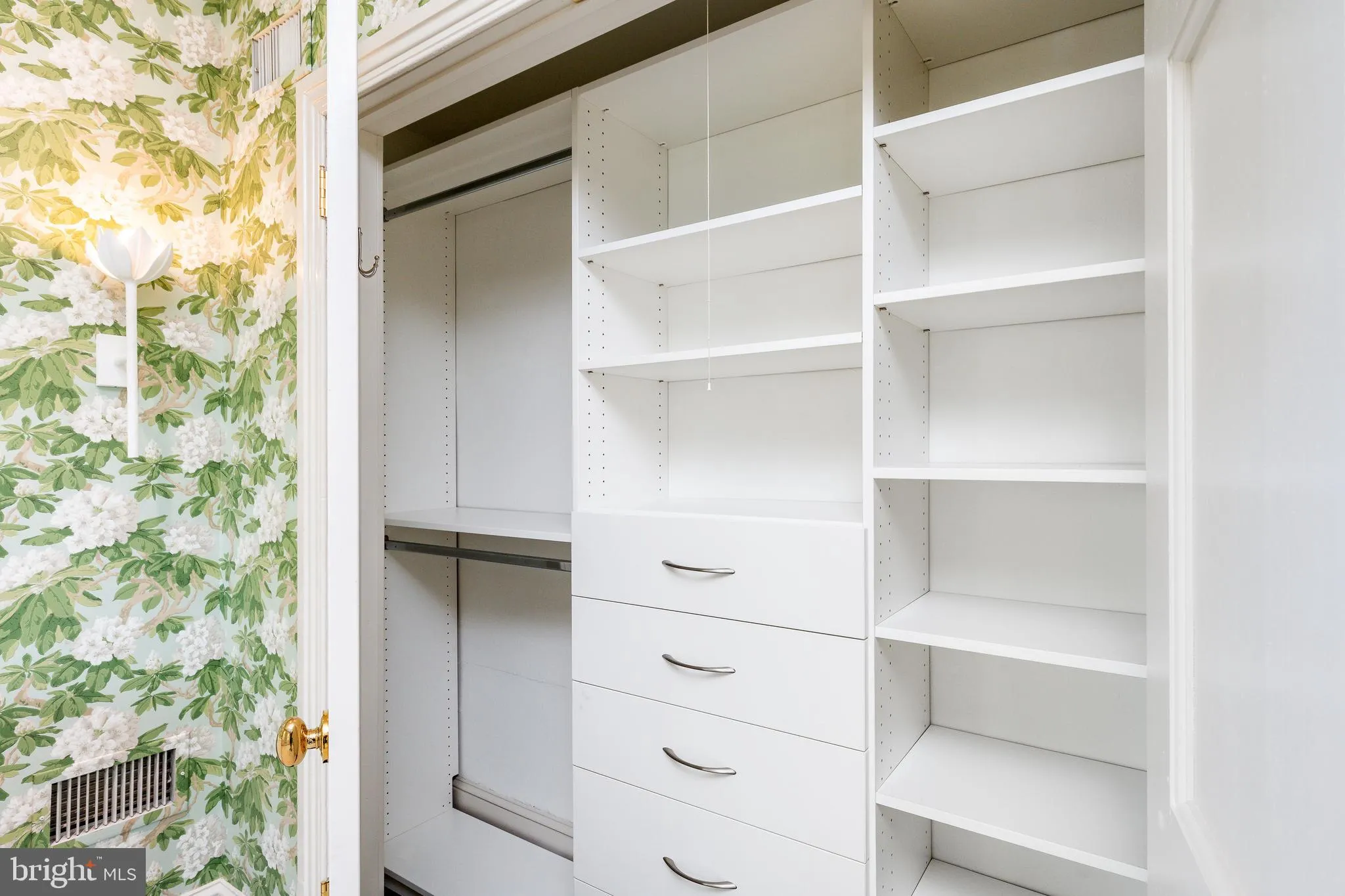 Philadelphia, Pennsylvania 19106, United States, 4 Bedrooms Bedrooms, ,4 BathroomsBathrooms,Residential,Contingent,120539