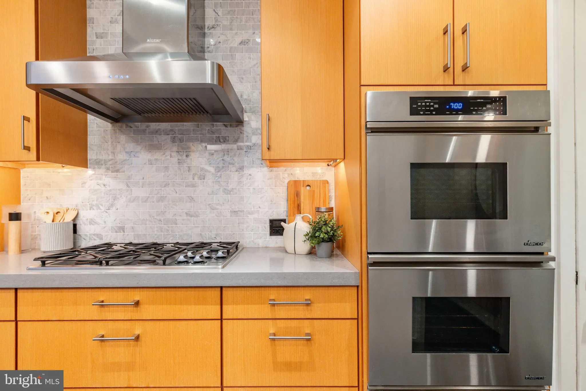 Philadelphia, Pennsylvania 19106, United States, 4 Bedrooms Bedrooms, ,4 BathroomsBathrooms,Residential,Contingent,120539