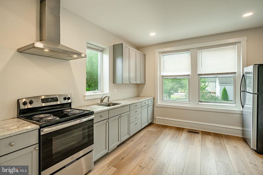 Phoenixville/Oaks Location Location with easy access to 422, KOP, SEI Campus 1 bed 1 bath 1st Floor Unit. Just updated with New Flooring, Paint, Updated Bathroom and Kitchen. SS Appliances, Full size Washer and Dryer in unit. Off Street Parking, Available immediately. Pets on case by case basis ($35/per pet).