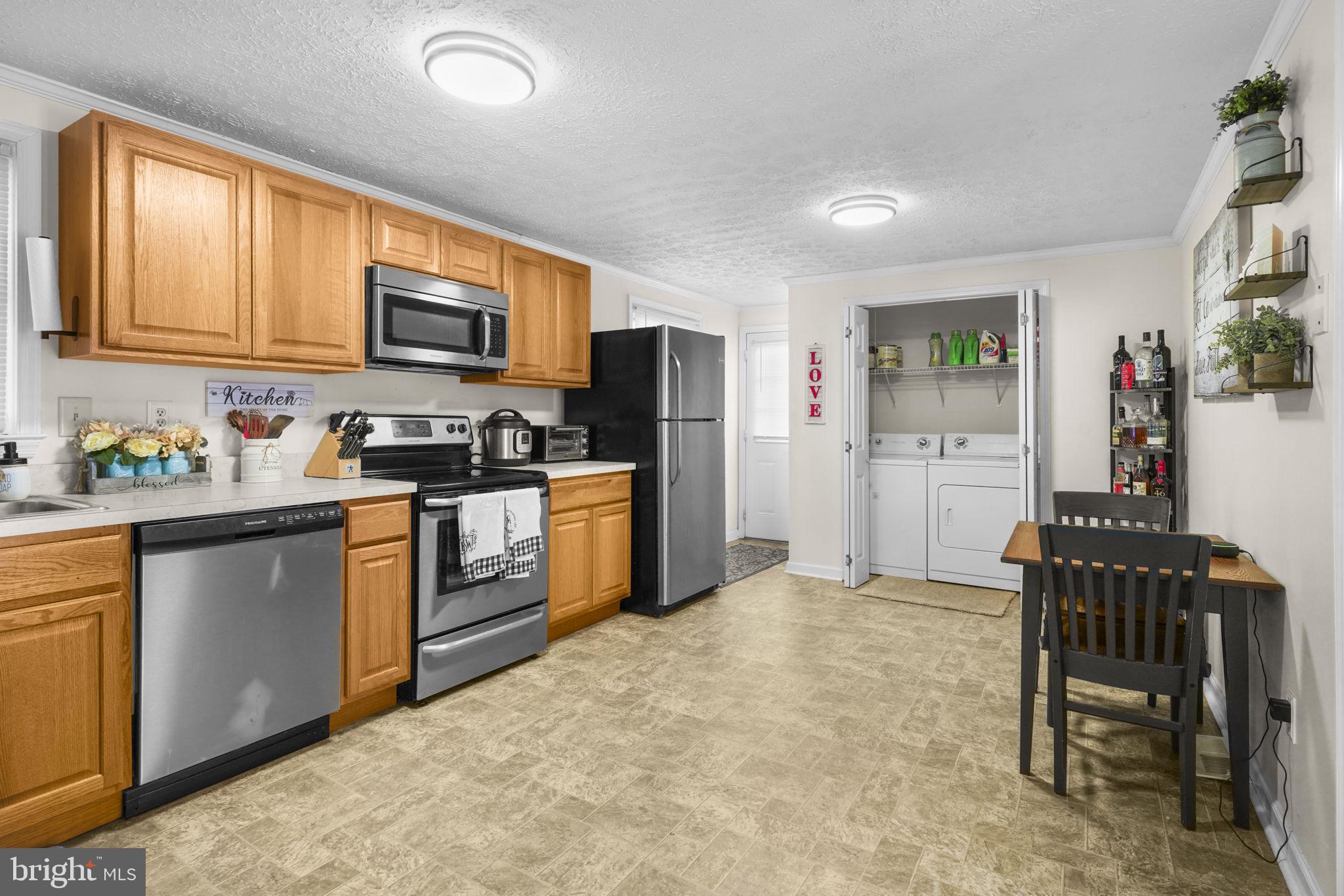 GOLDEN BEACH - Residential