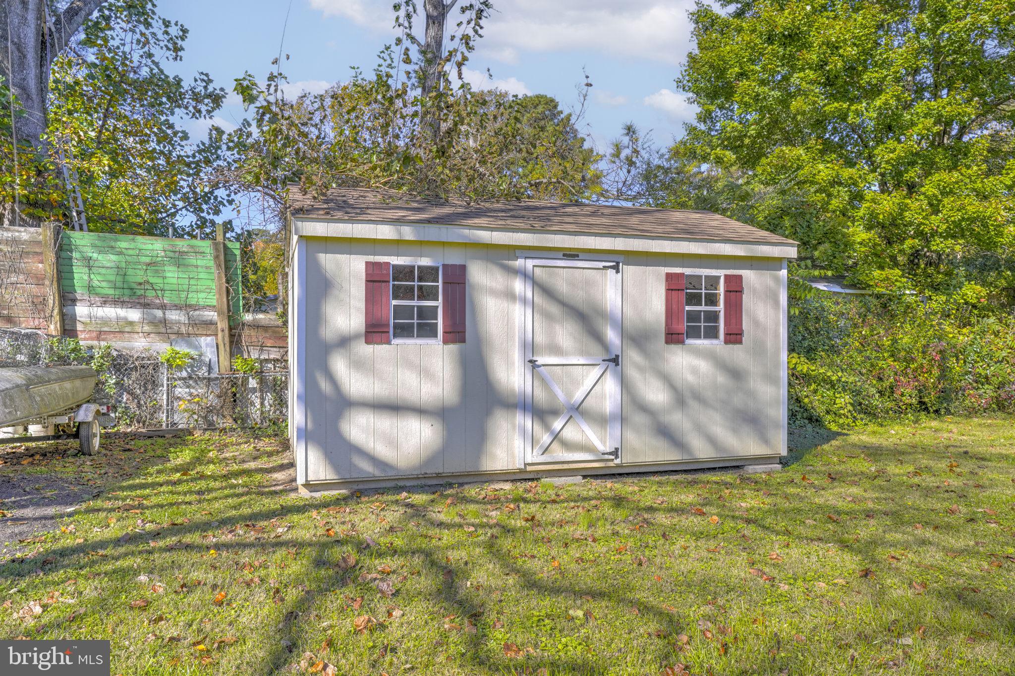 GOLDEN BEACH - Residential