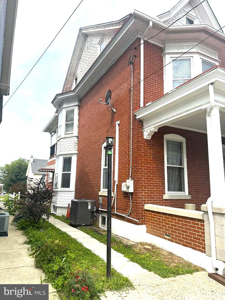 27 and 27 Rear N CENTER STREET