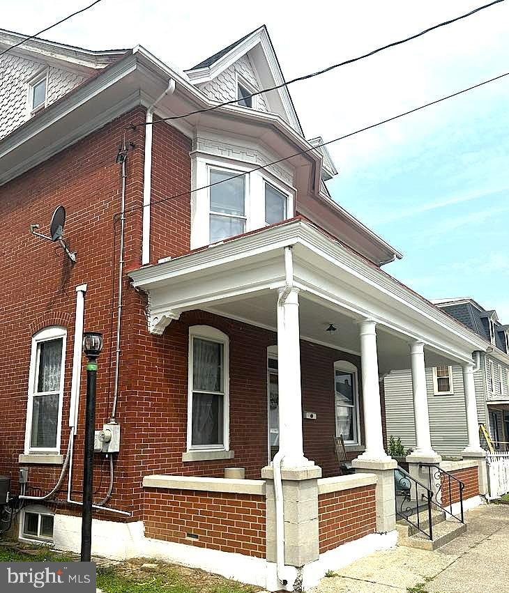 27 and 27 Rear N CENTER STREET