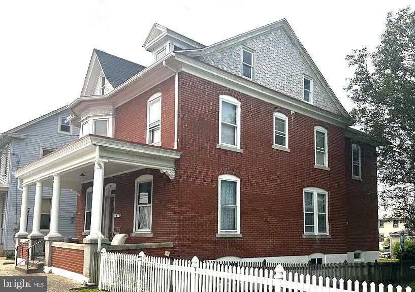 27 and 27 Rear N CENTER STREET