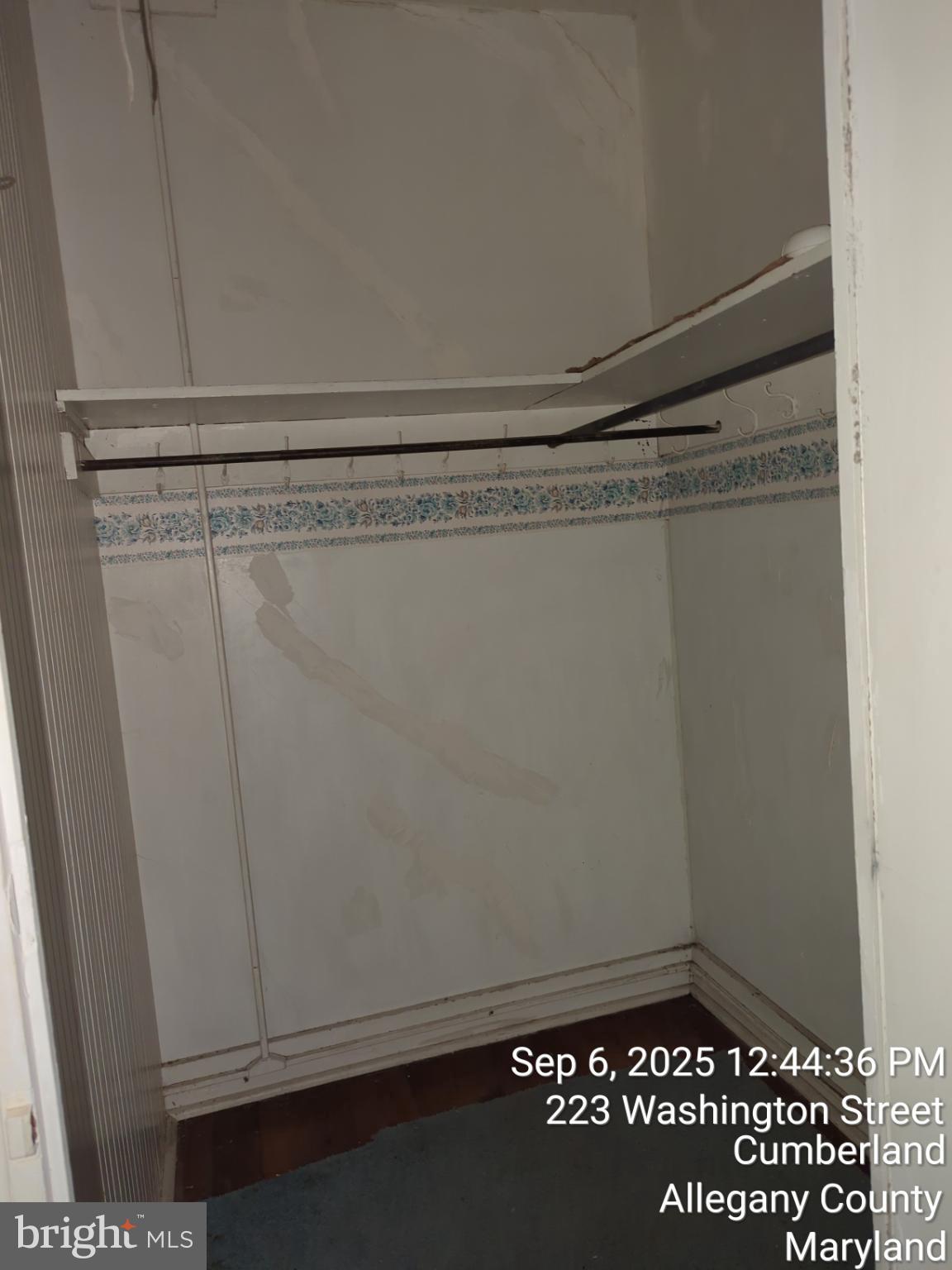 WEST SIDE - Residential