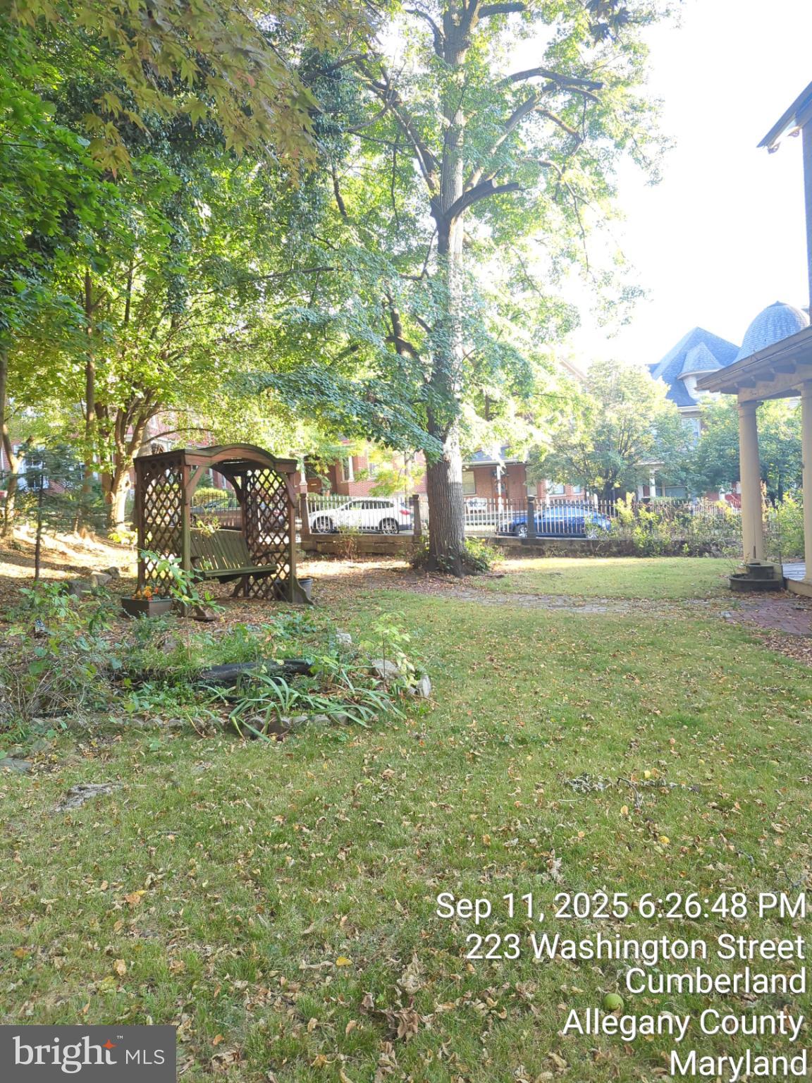 WEST SIDE - Residential