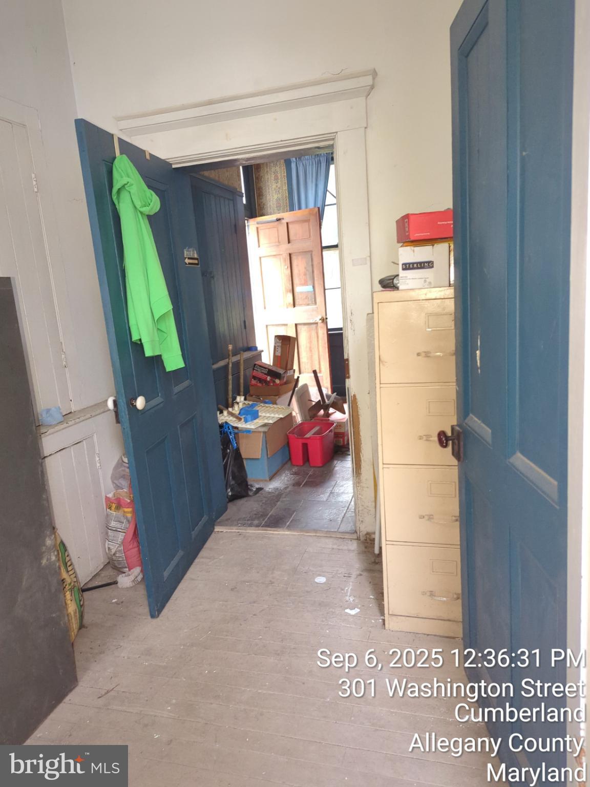 WEST SIDE - Residential