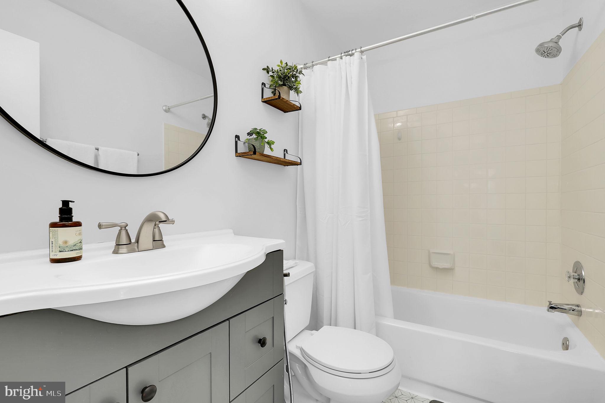 GUNNERS LAKE VILLAGE - Residential