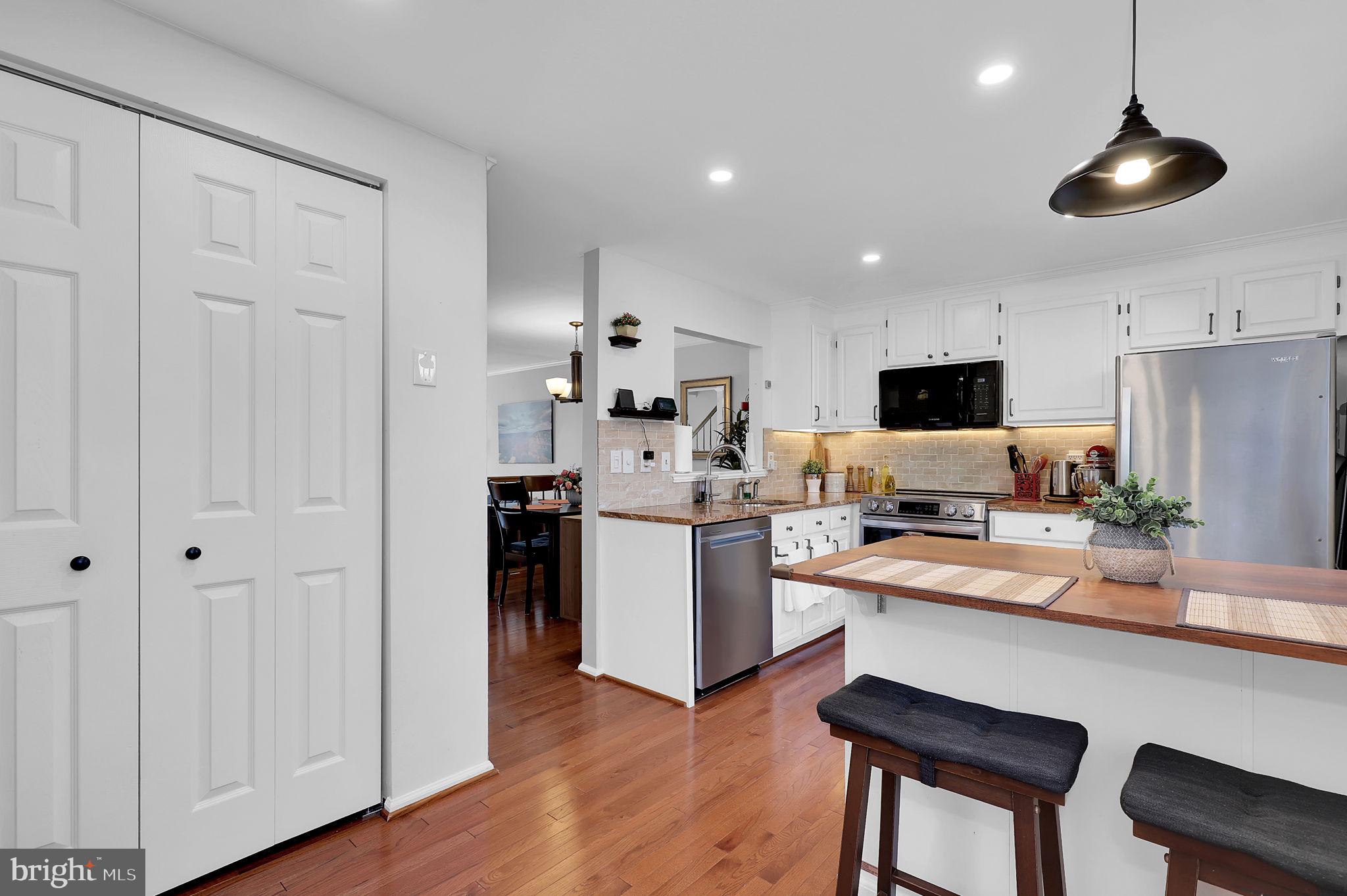 GUNNERS LAKE VILLAGE - Residential