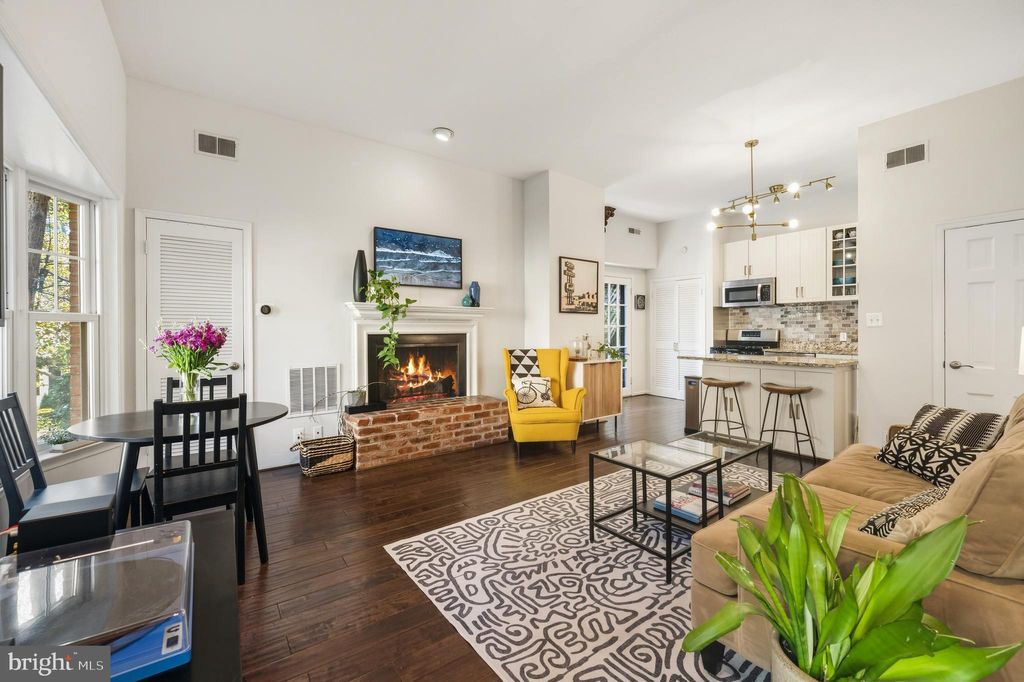 Photo of 3742 Jocelyn Street NW, WASHINGTON, DC 20015 (MLS # DCDC2227980)