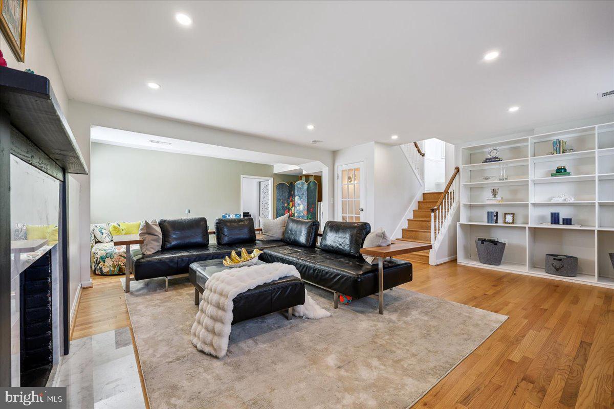 REGENCY ESTATES - Residential