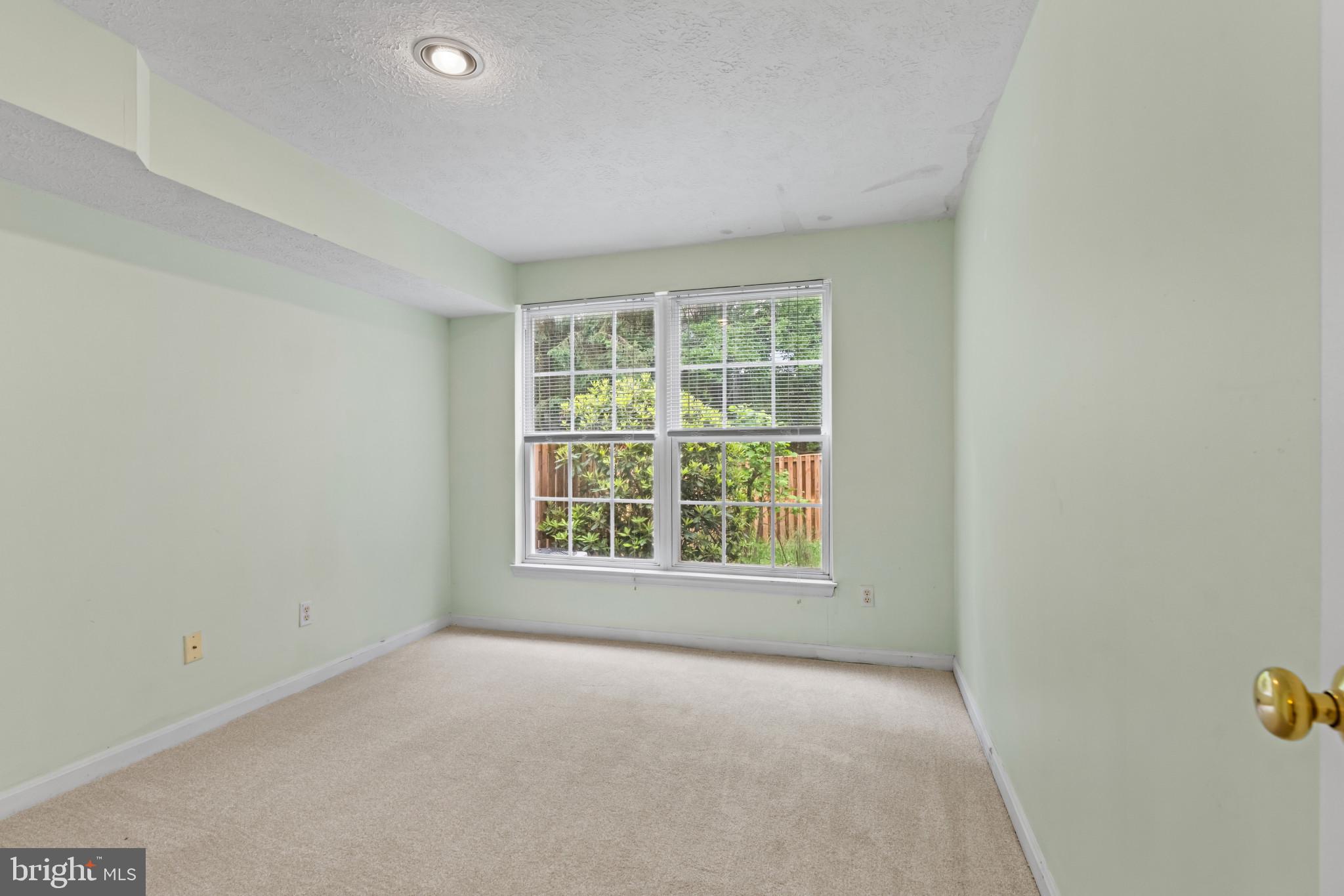 CONSTANT WOODS - Residential
