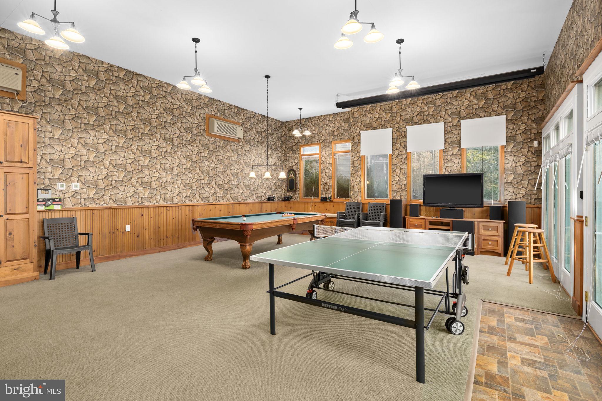 TALL PINES - Residential