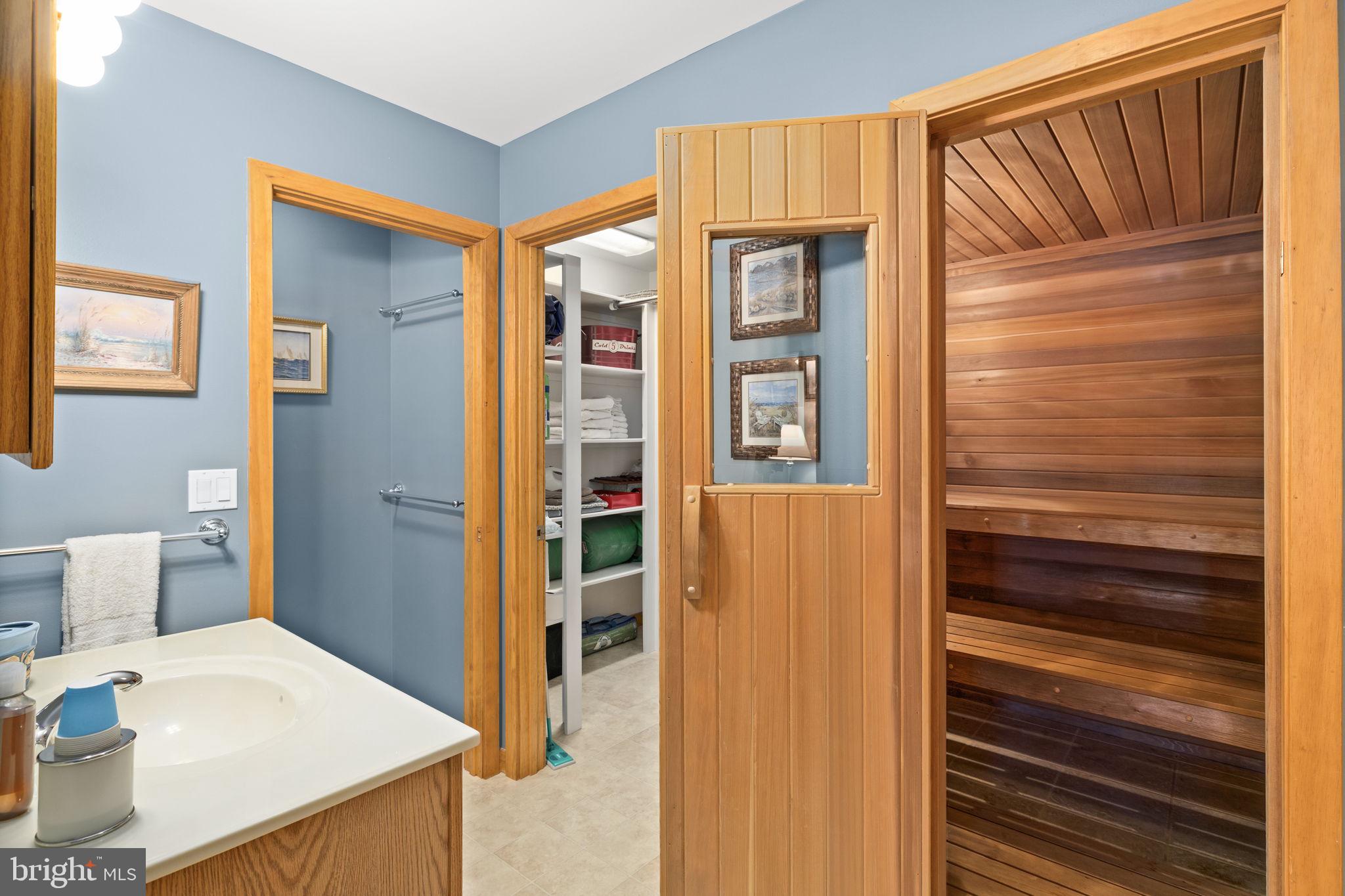 TALL PINES - Residential