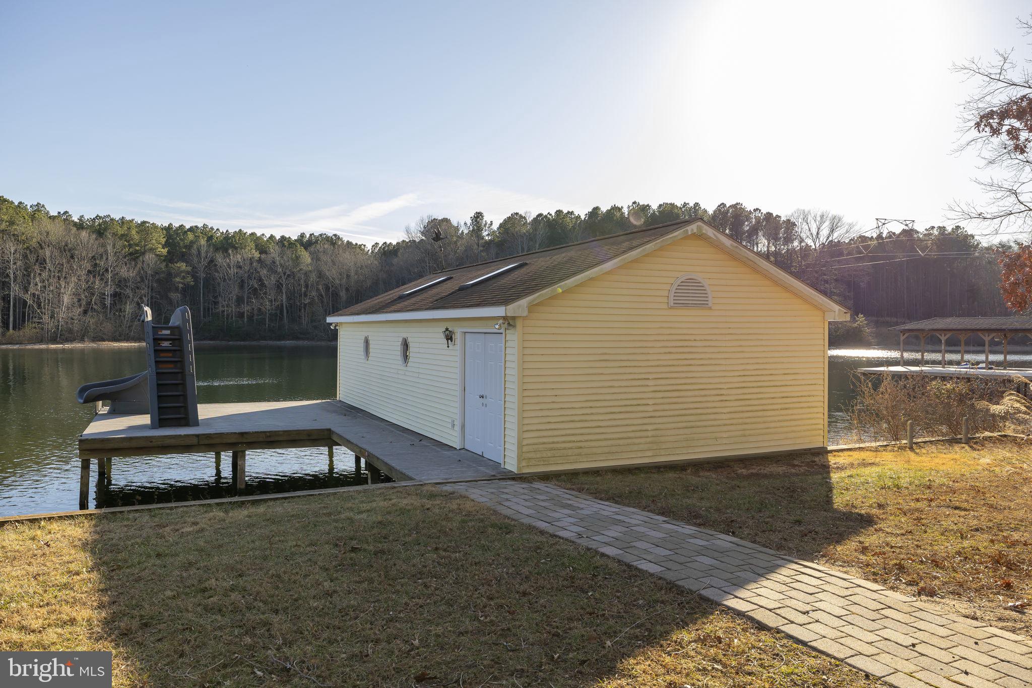 TALL PINES - Residential