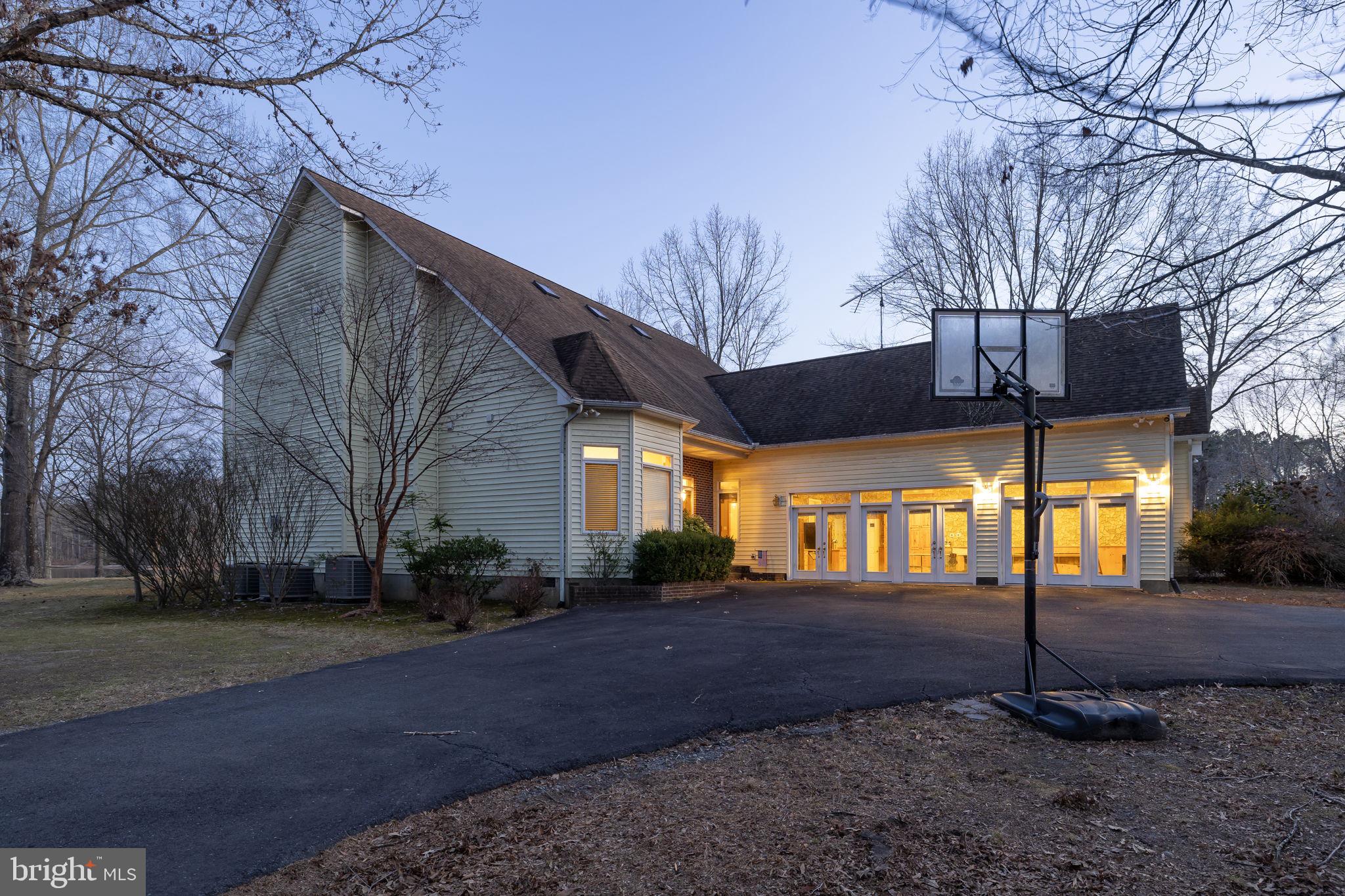 TALL PINES - Residential