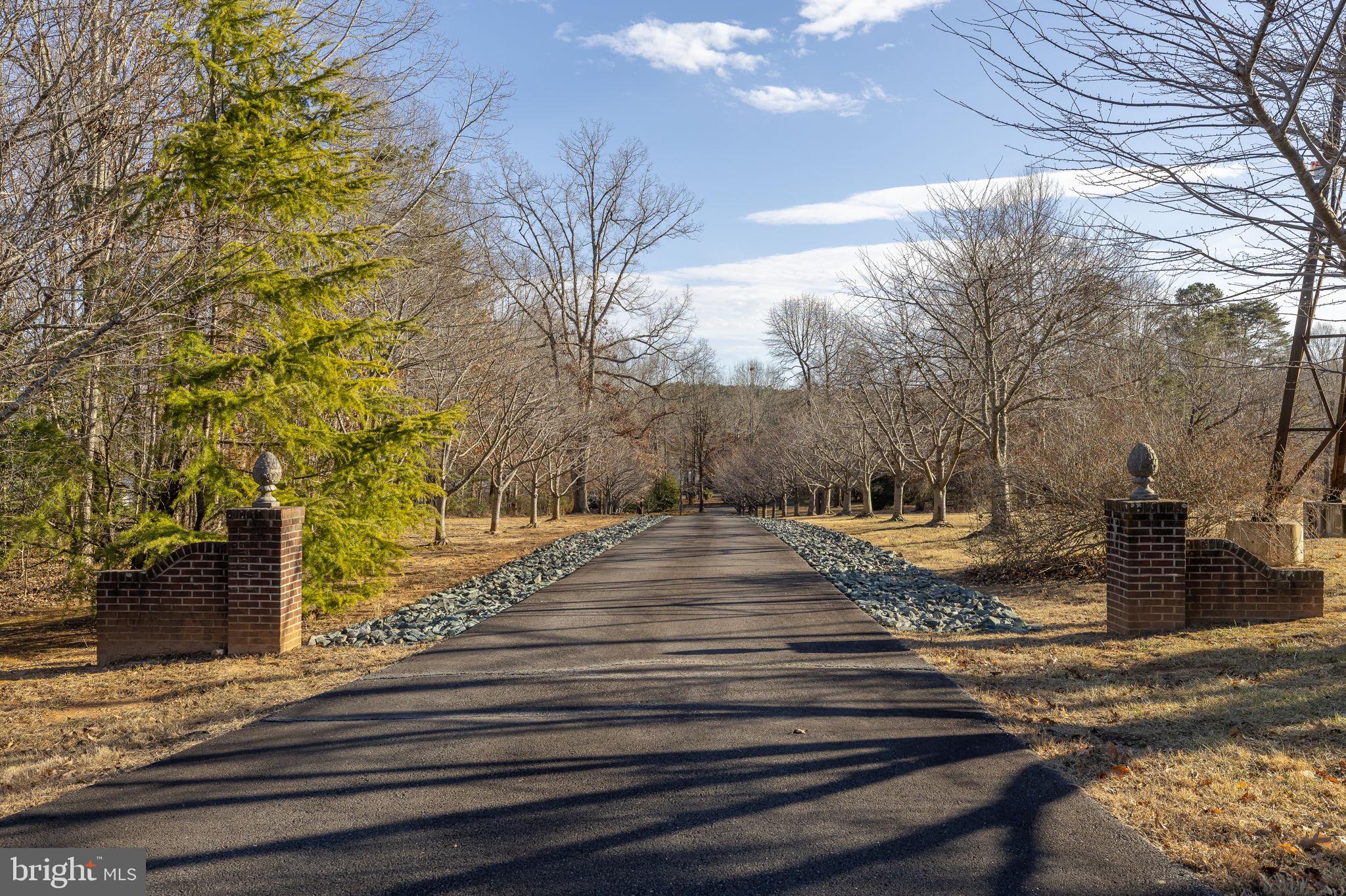 TALL PINES - Residential