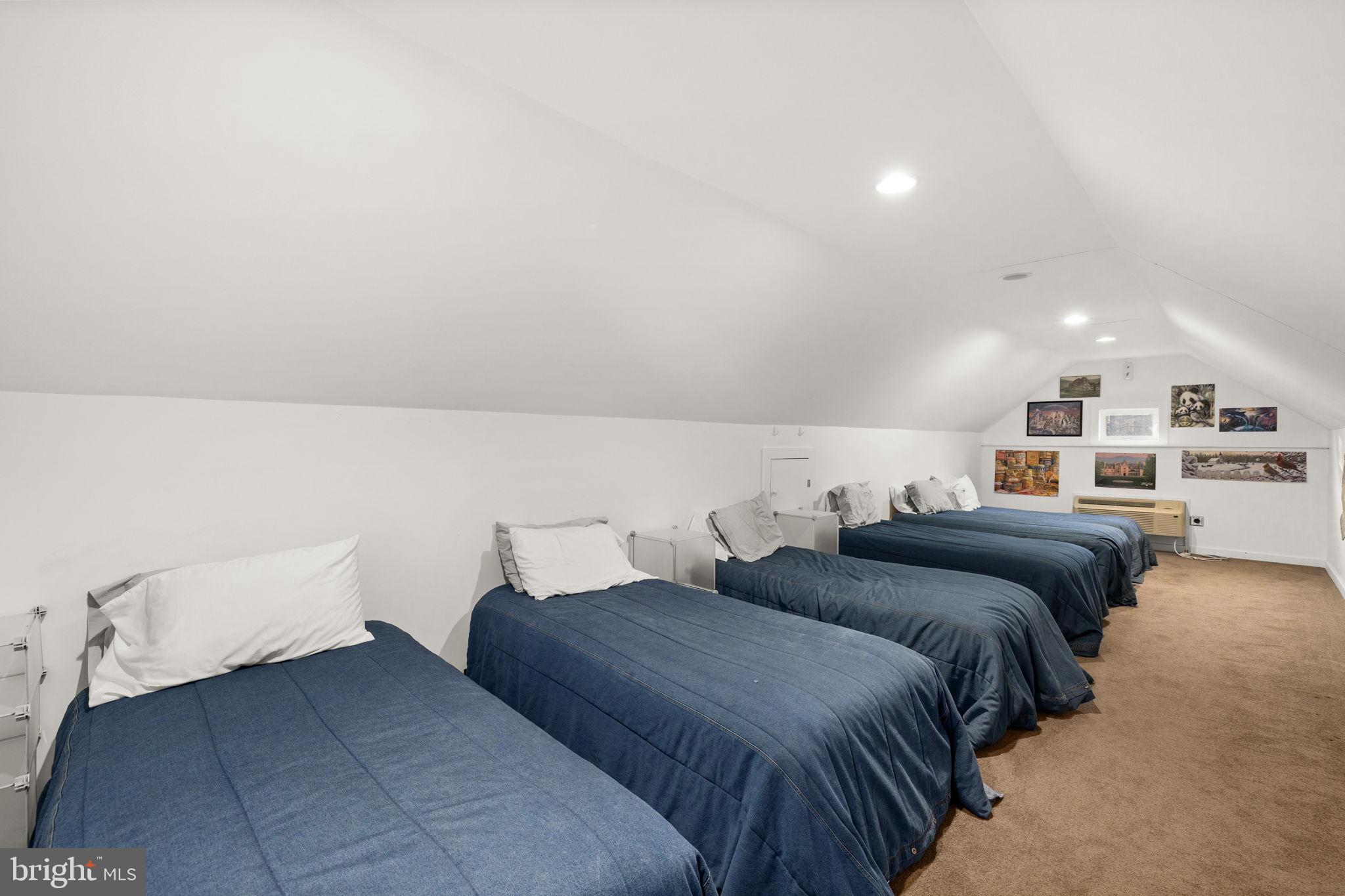 TALL PINES - Residential