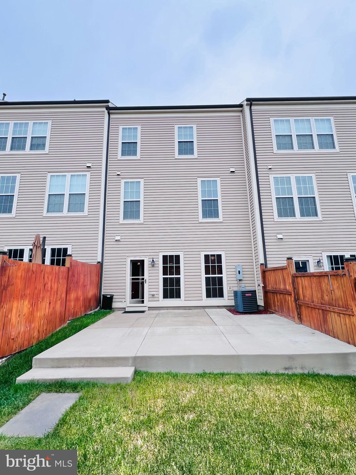 EMBREY MILL - Residential Lease