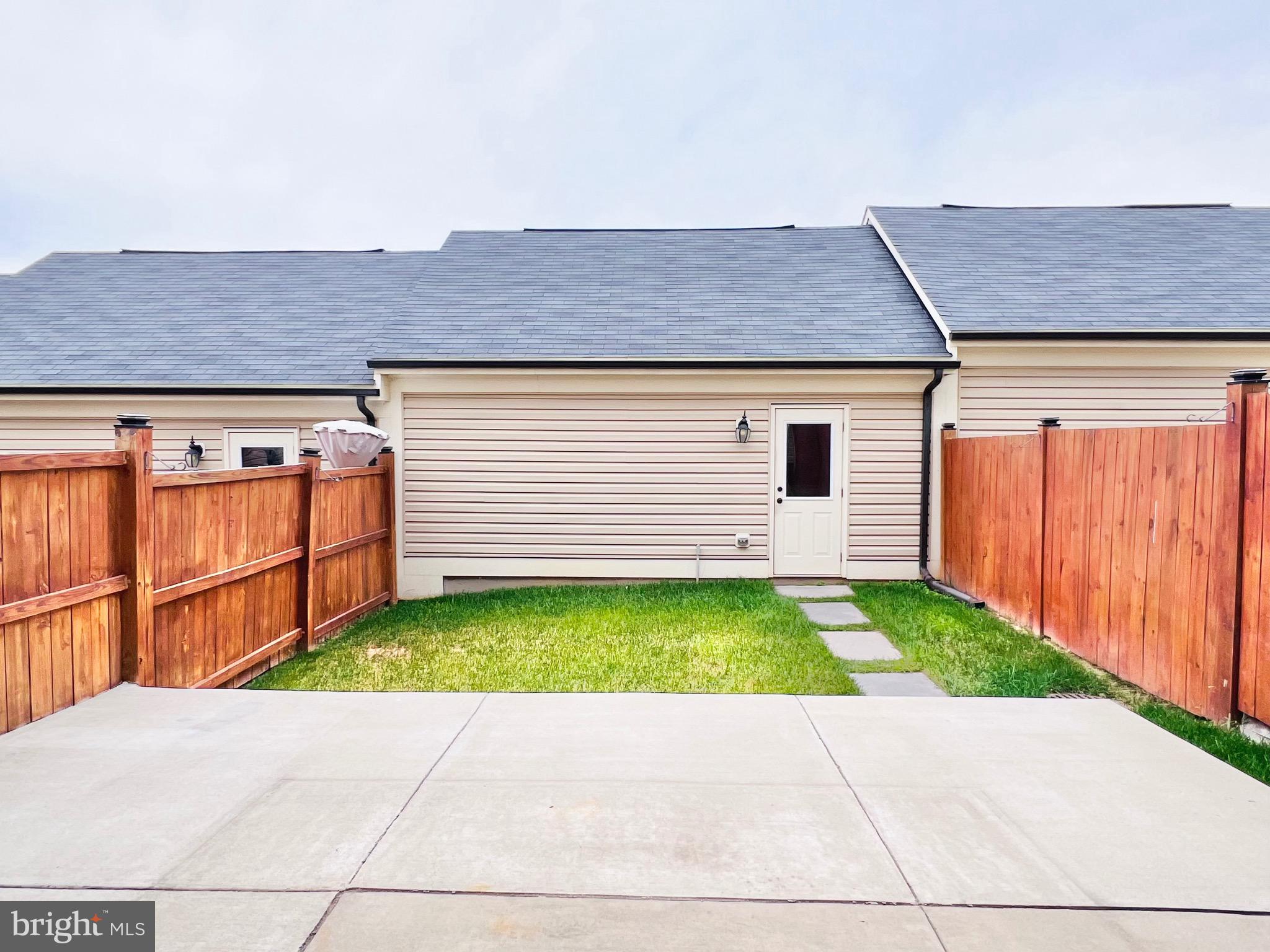 EMBREY MILL - Residential Lease