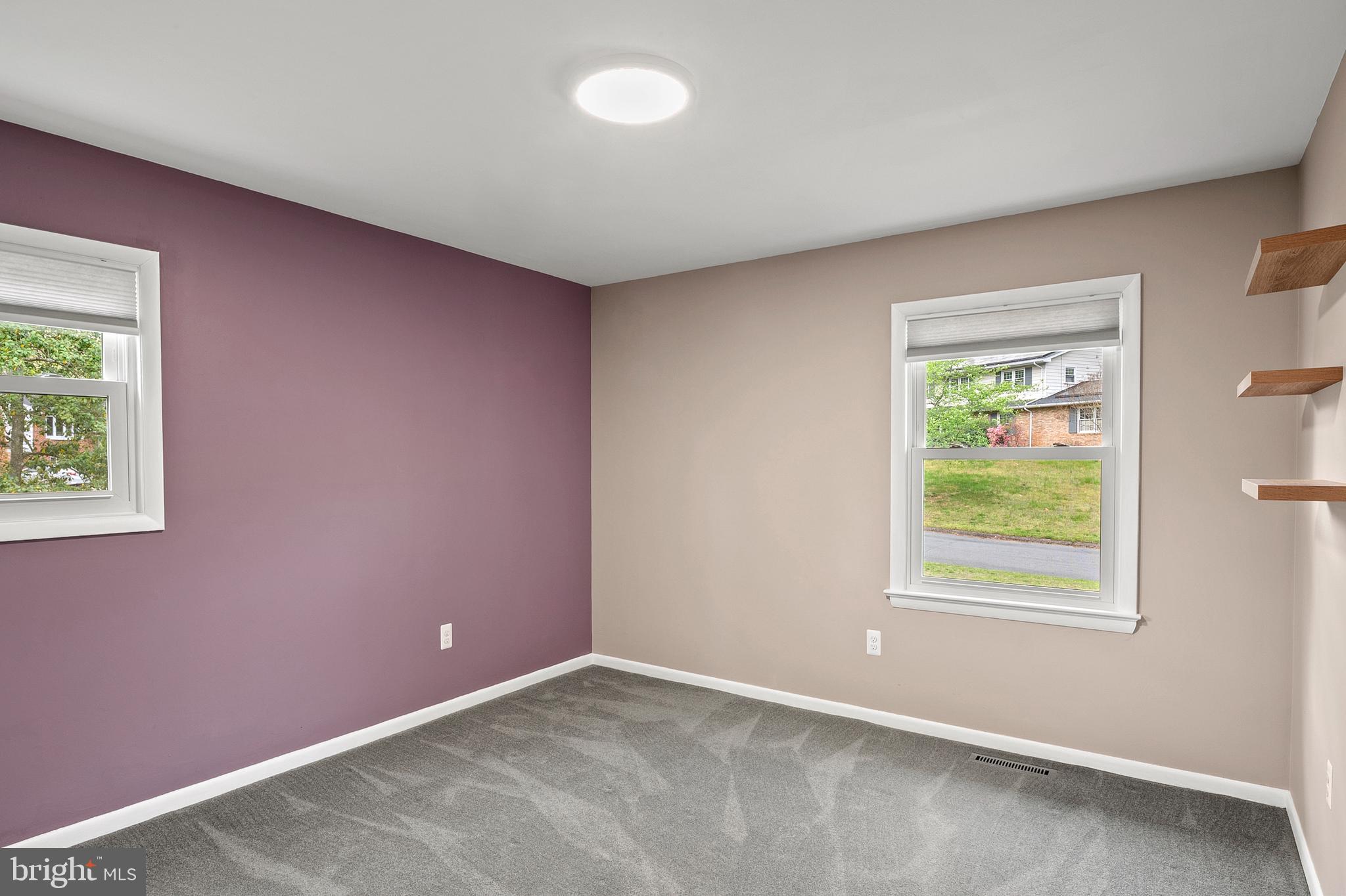 RIVA WOODS - Residential