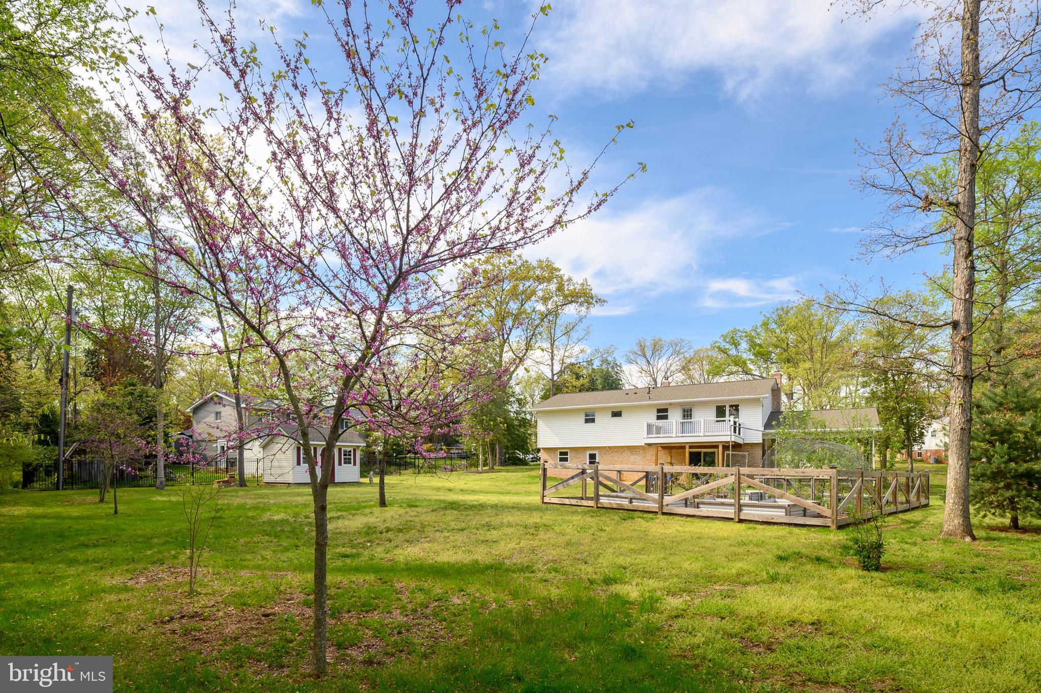RIVA WOODS - Residential