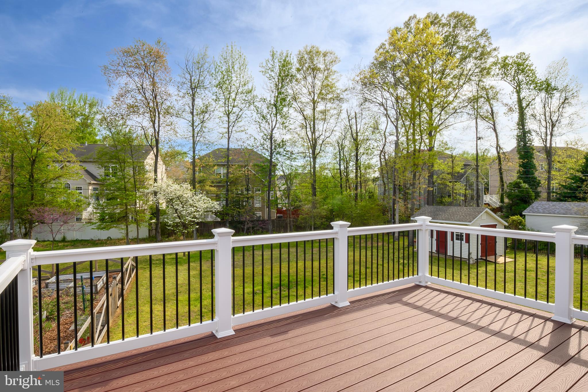 RIVA WOODS - Residential