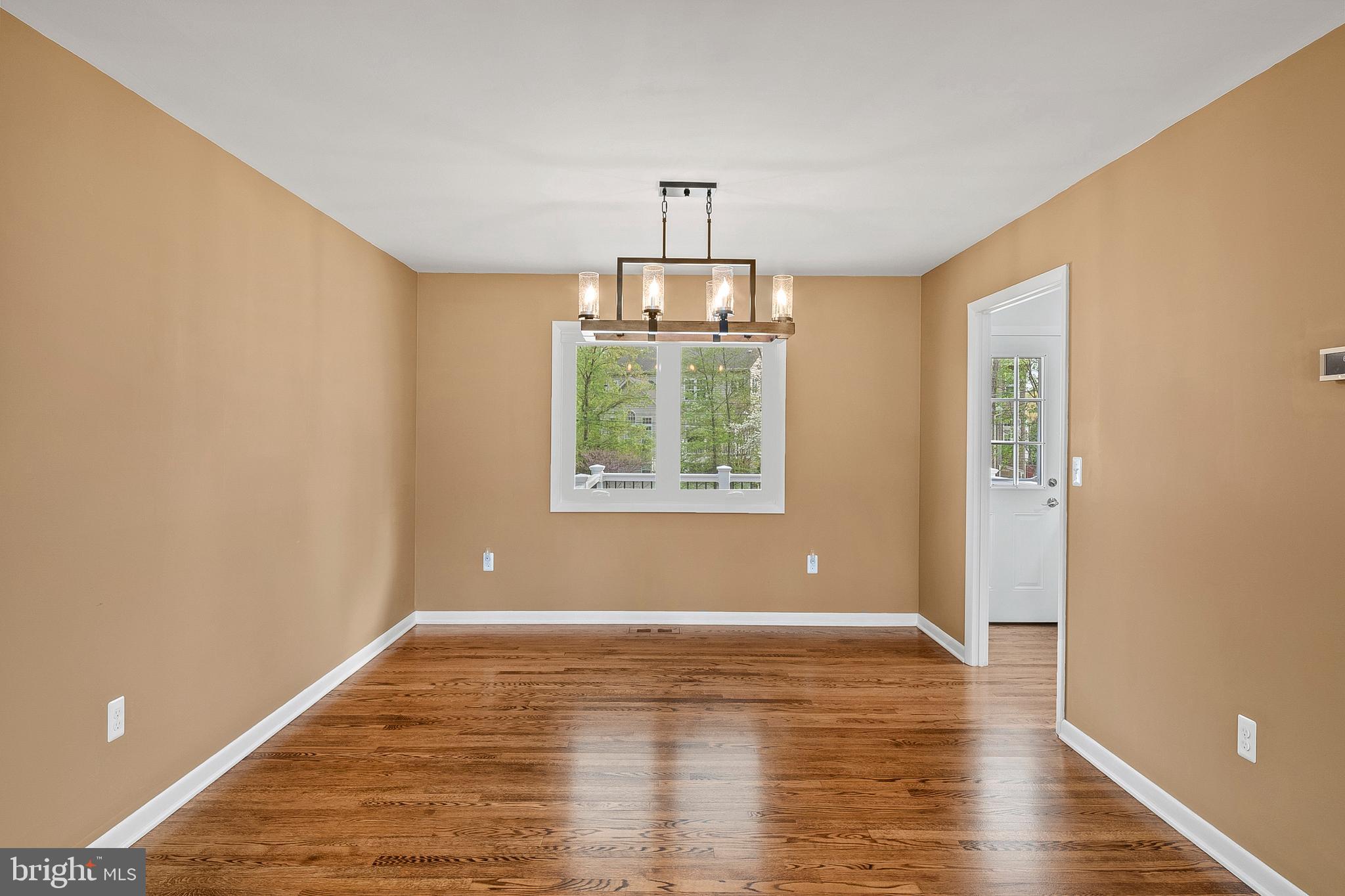 RIVA WOODS - Residential